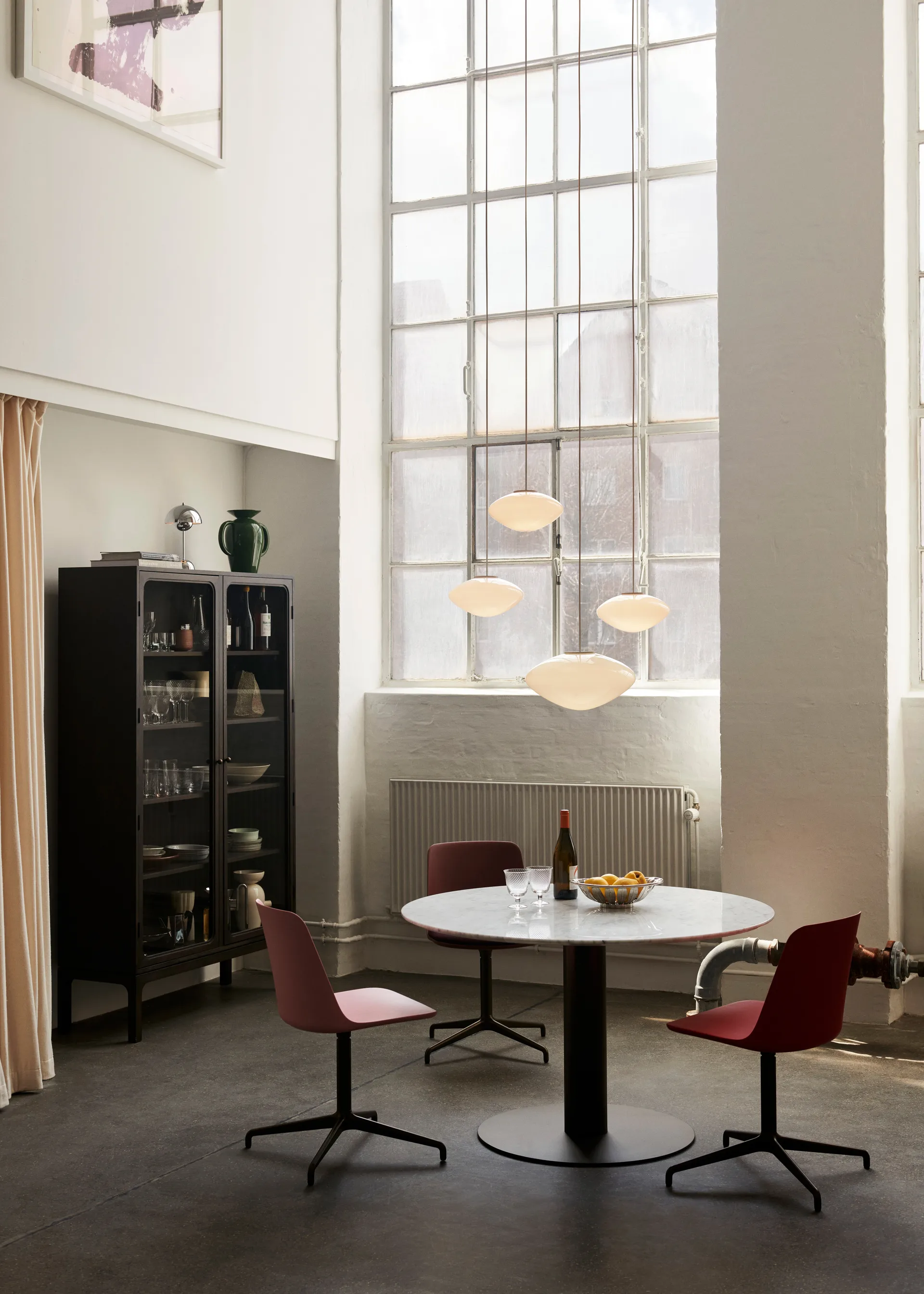 Trace SC88 Vitrinenschrank 120x192x40cm, Dark stained oak &Tradition