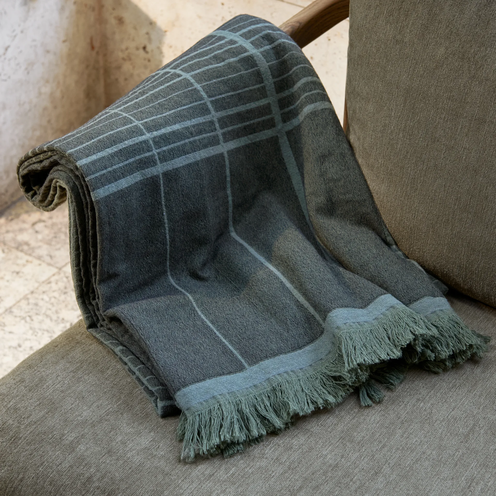 Untitled AP10 Wolldecke 150 x 210cm, Dark green &Tradition