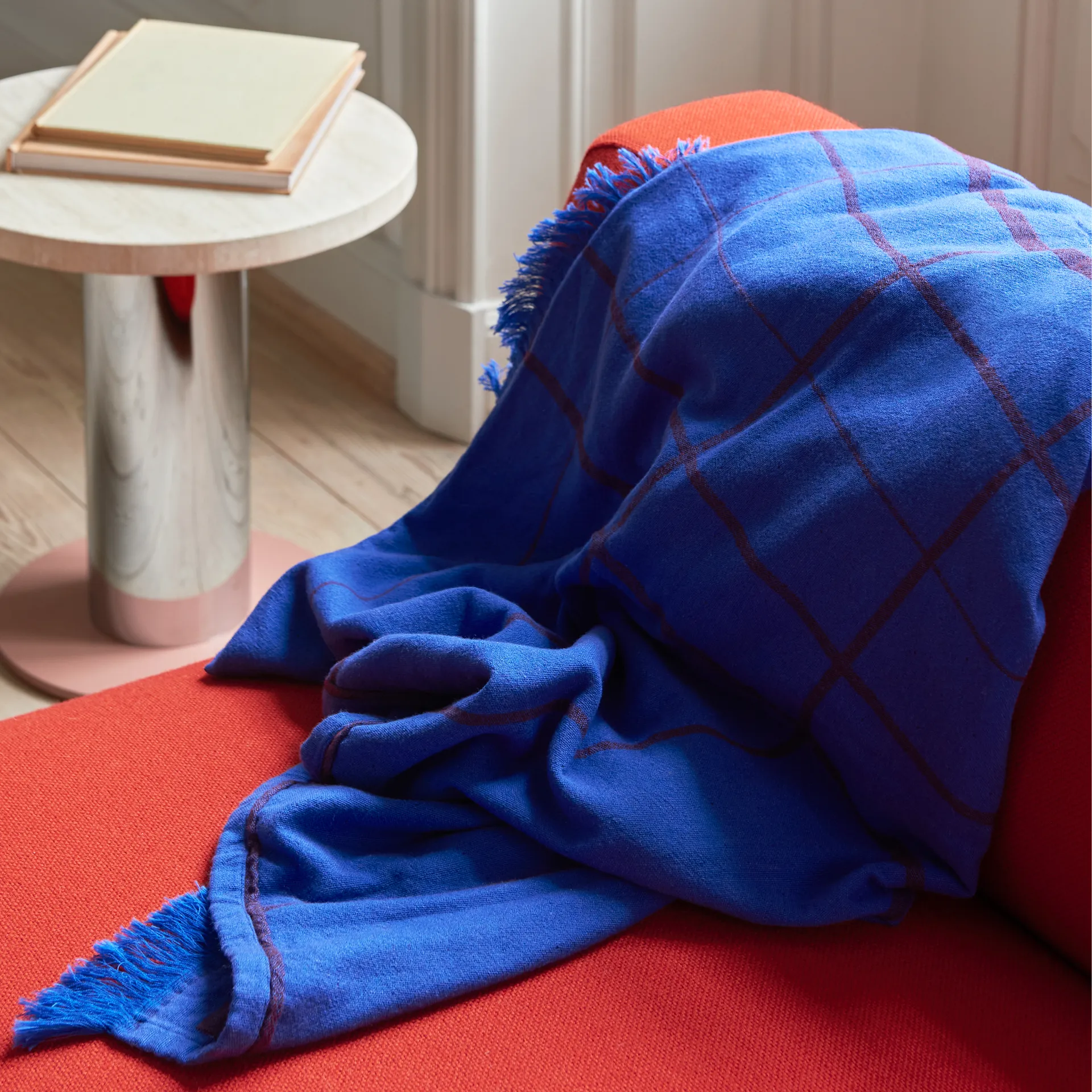 Untitled AP10 Wolldecke 150 x 210cm, Electric Blue &Tradition