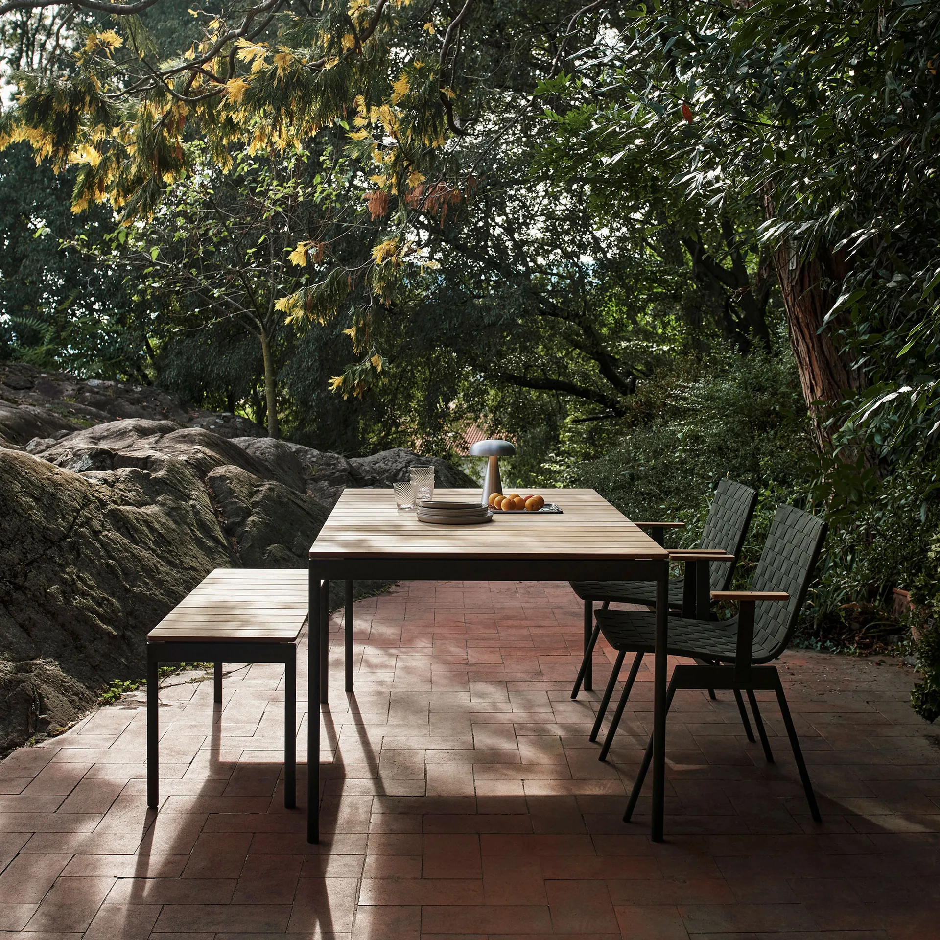 Ville AV25 Tisch small 150x90 cm, Bronze green &Tradition