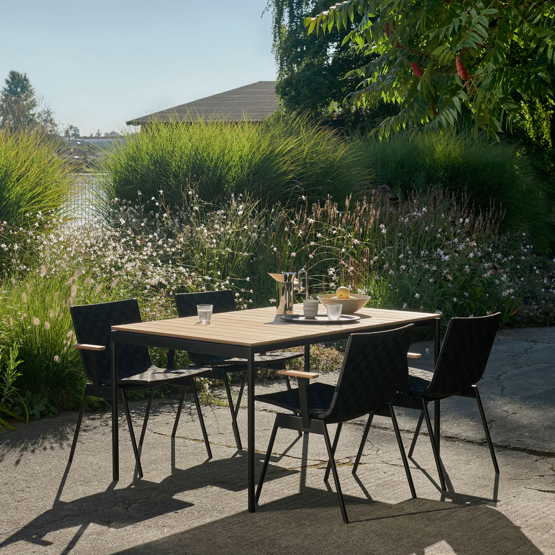 Ville Outdoor AV34 Stuhl, Warm black &Tradition