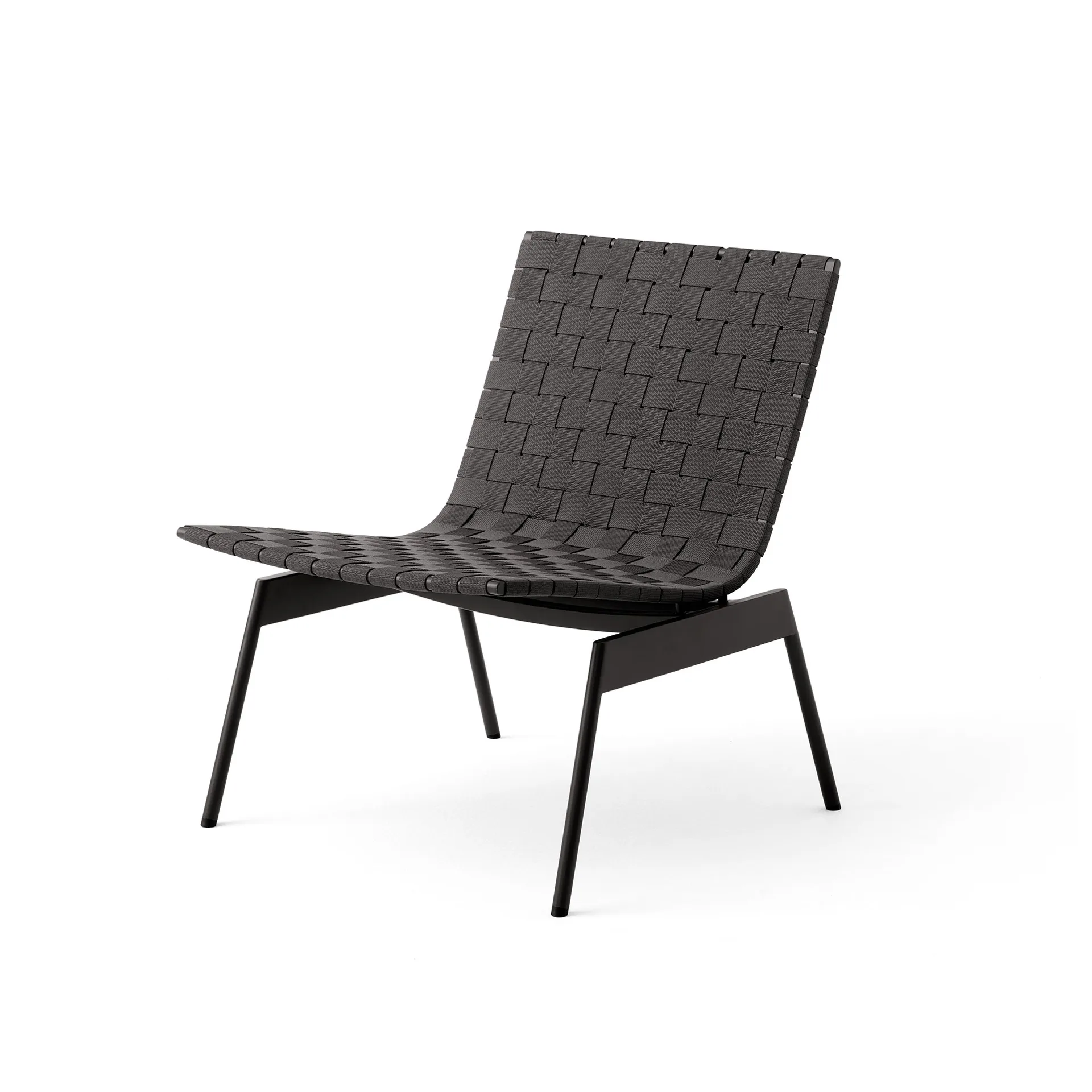Ville Outdoor AV44 lounge chair, Warm black &Tradition