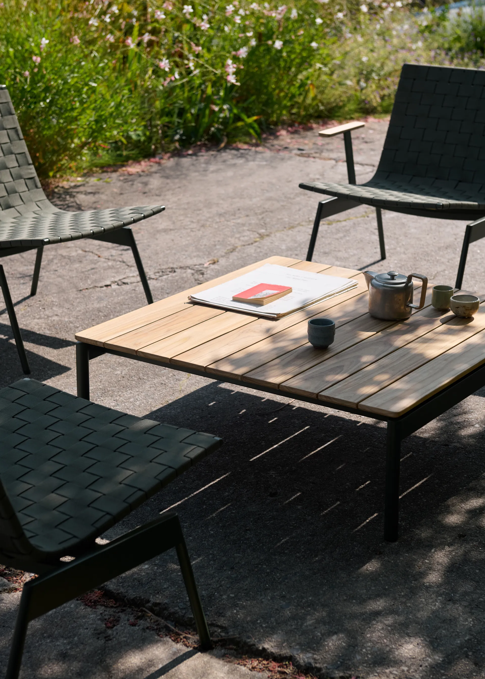 Ville Outdoor AV50 Beistelltisch, Bronze green-teak &Tradition