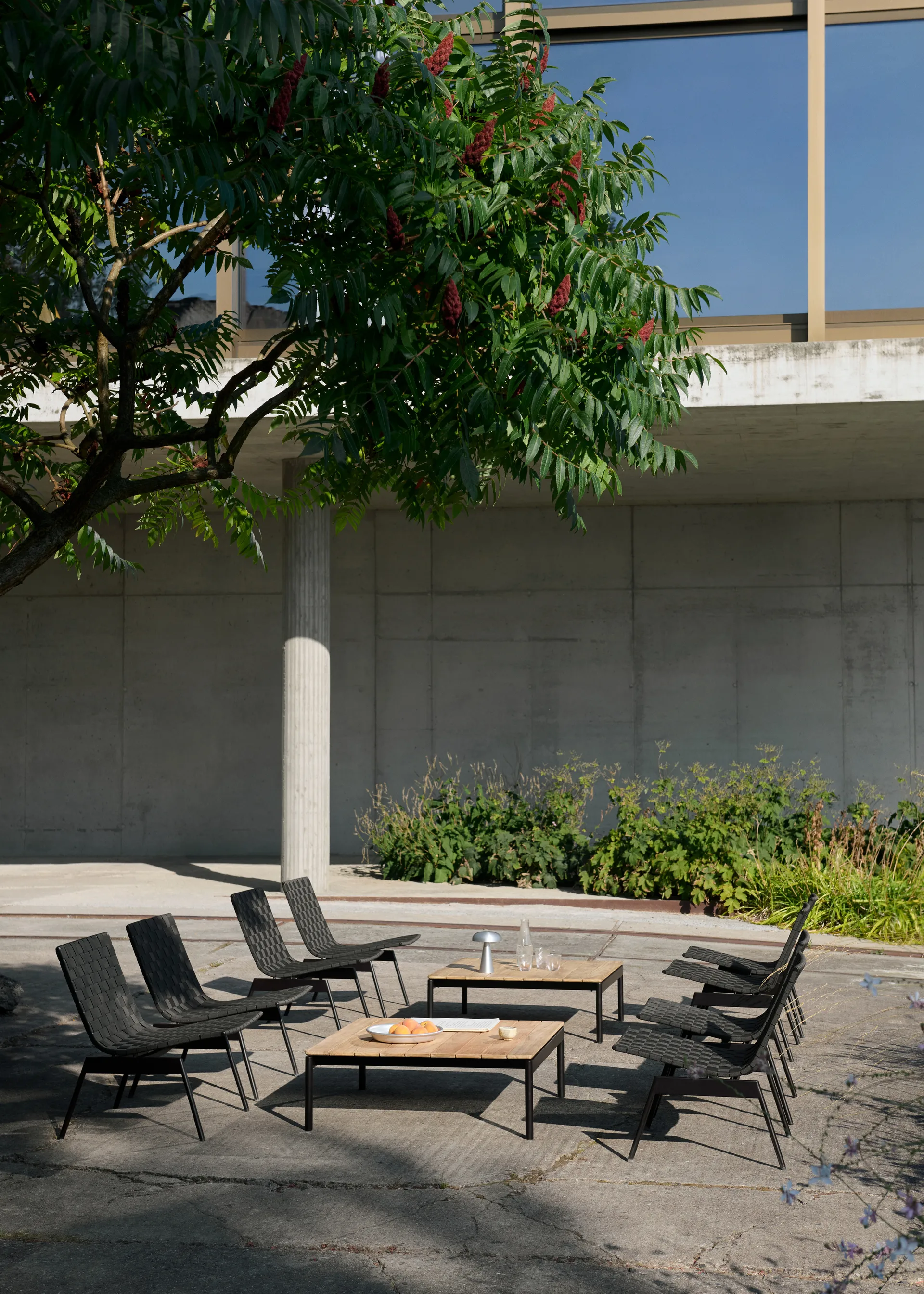 Ville Outdoor AV50 Couchtisch, Warm black-teak &Tradition