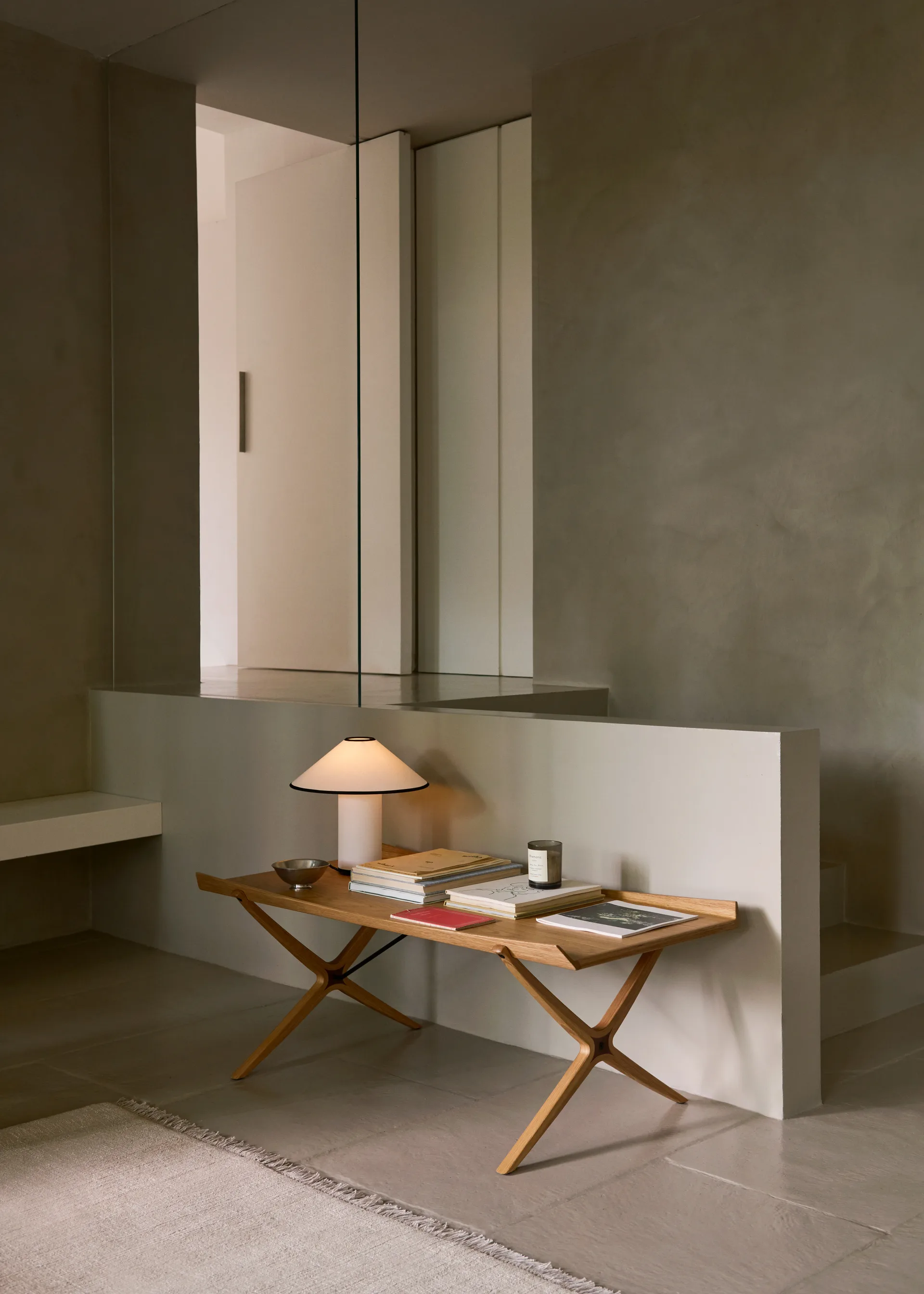 X HM13 Beistelltisch 61x120 cm, Lacquered oak-walnut inserts &Tradition