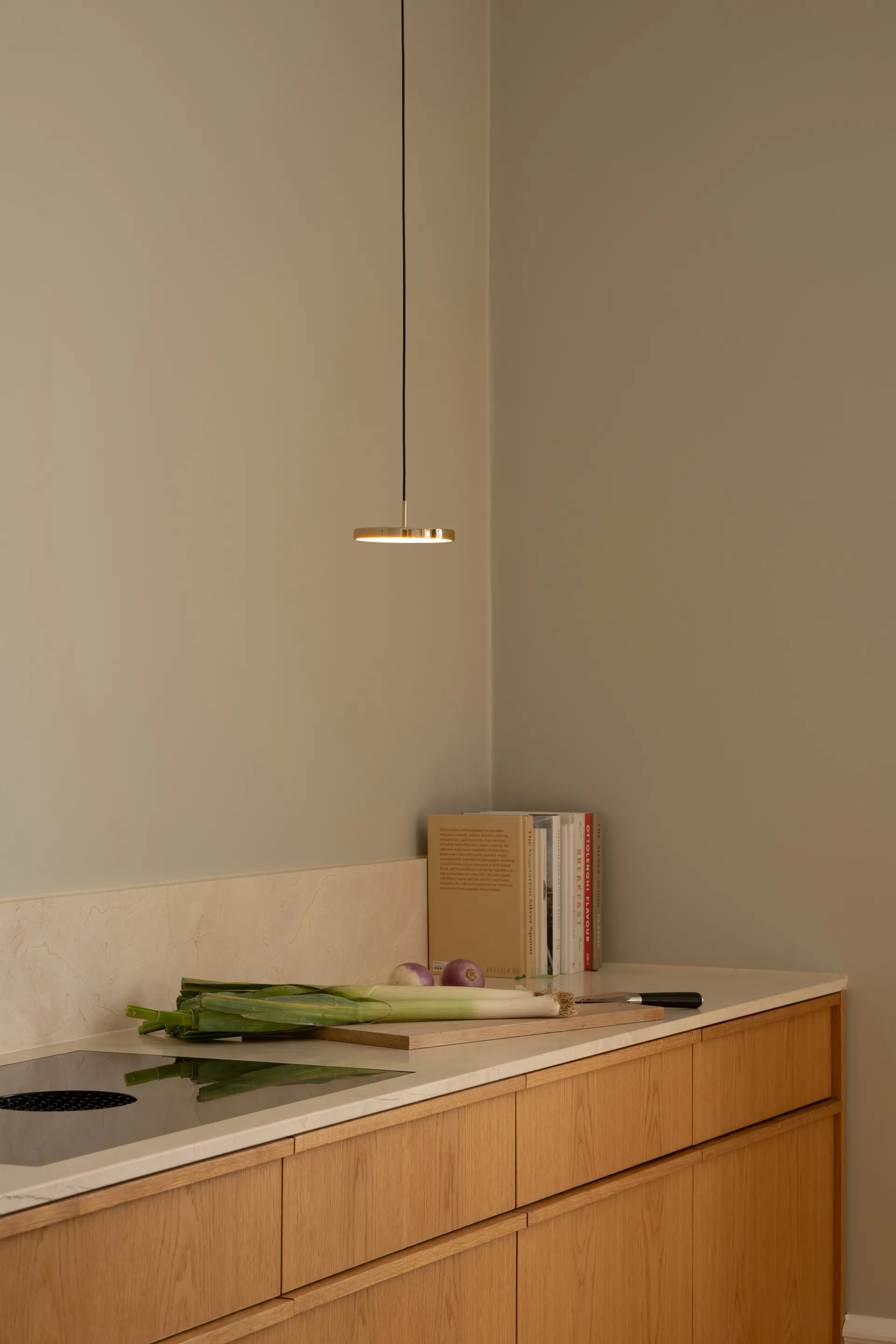 Asteria Micro Pendelleuchte, Polished Brass Umage