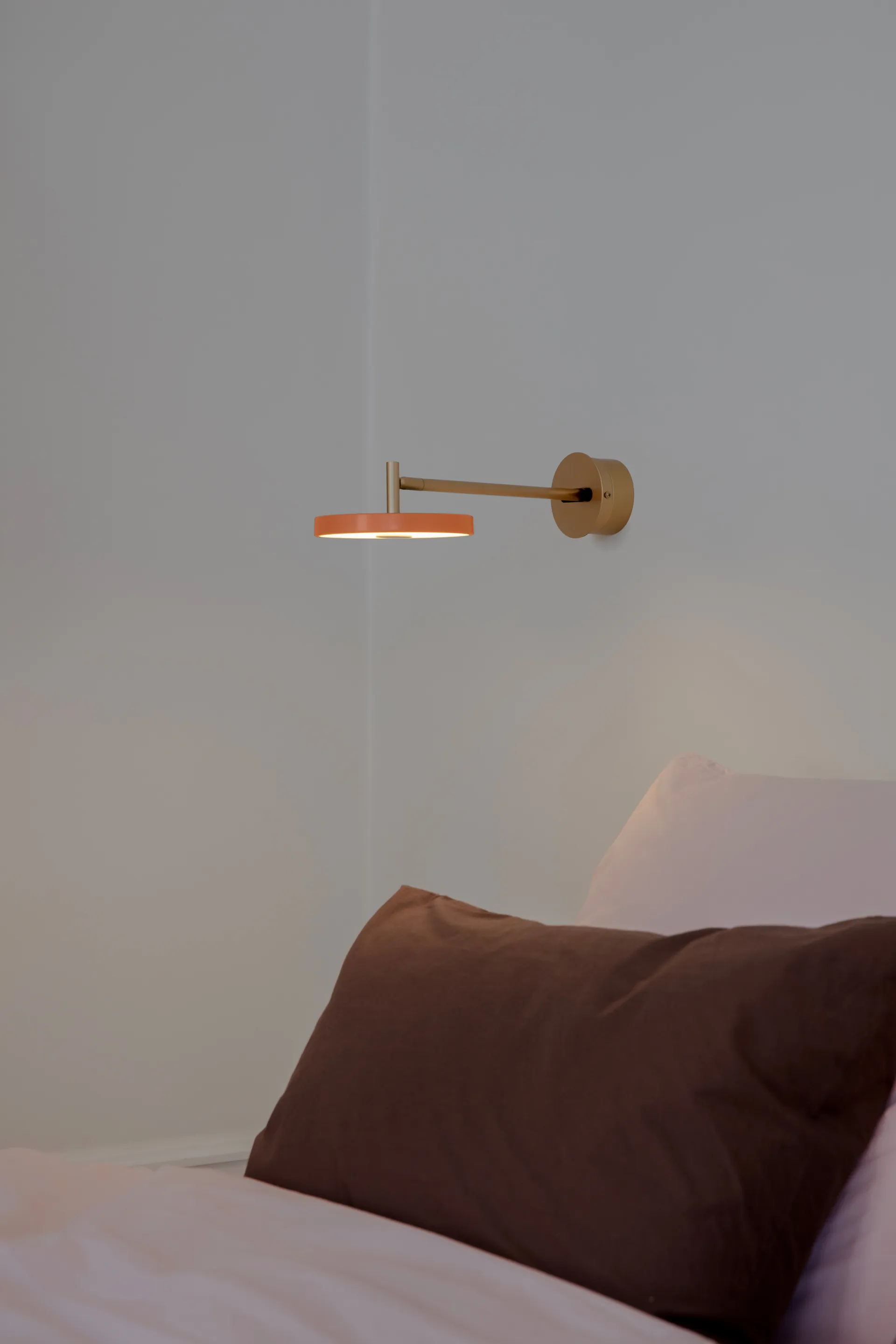Asteria Wall Wandleuchte, Long, Nuance orange-brass Umage