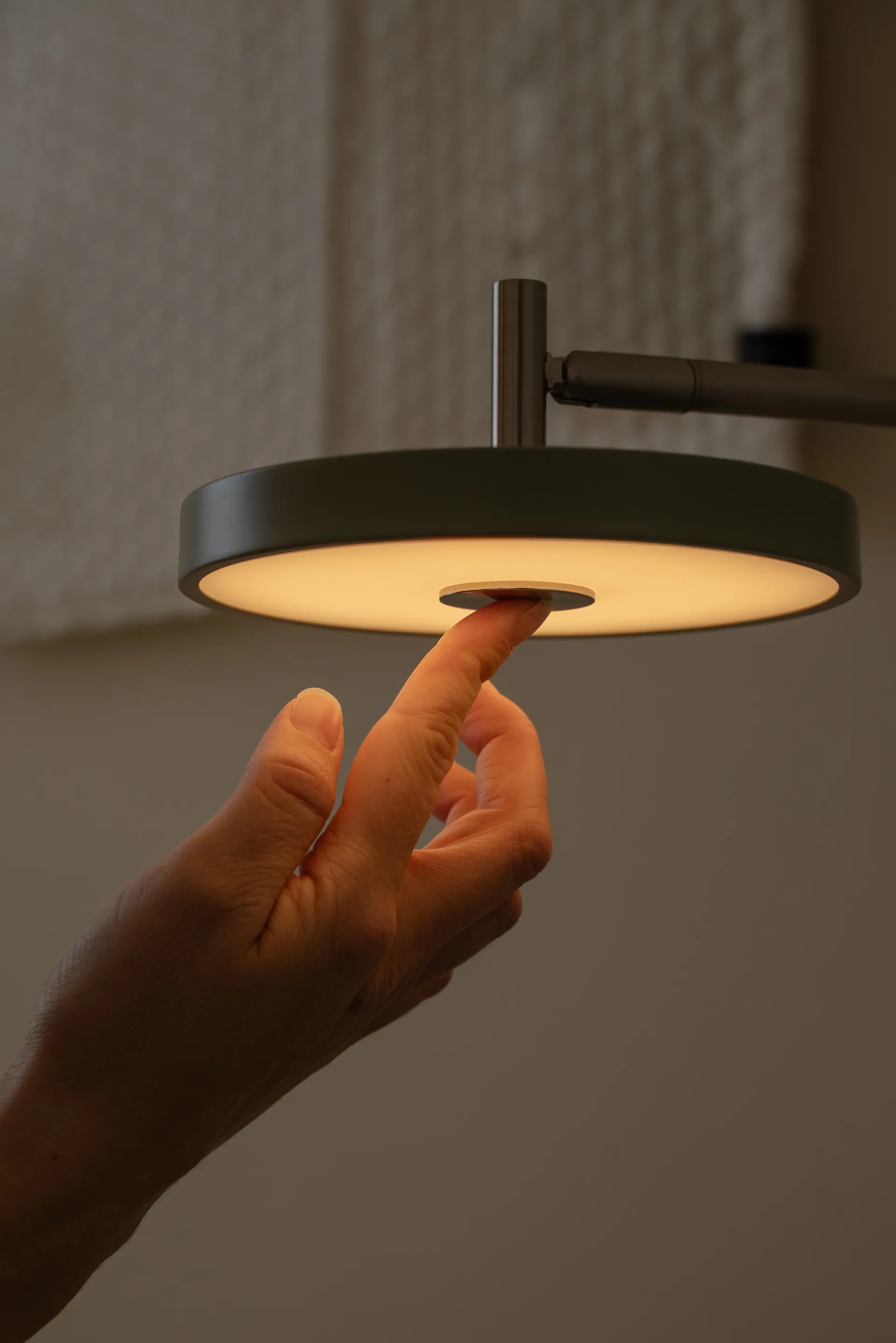 Asteria Wall Wandleuchte, Short, Nuance olive-chrome Umage