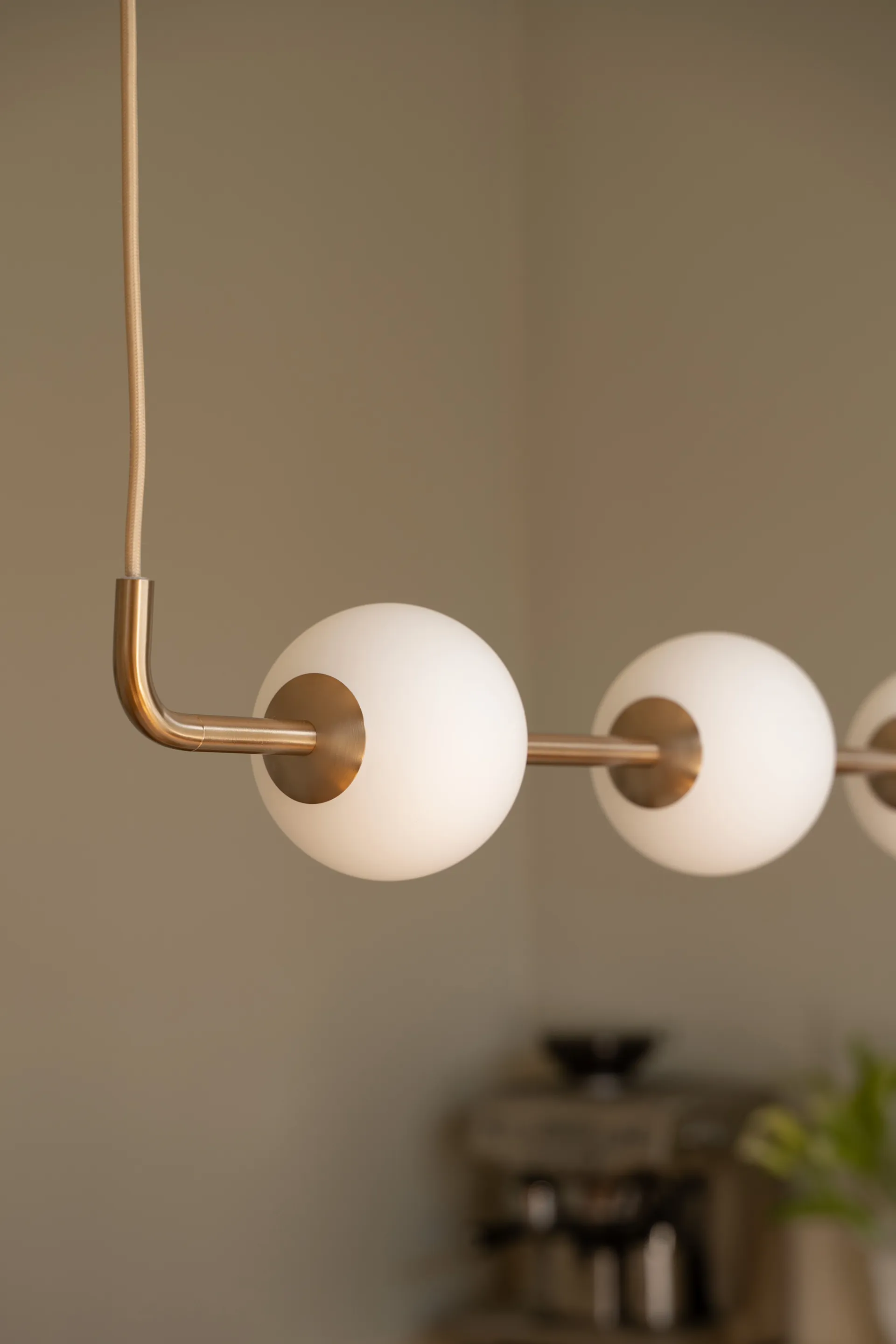 Audrey Linear Pendelleuchte, Brass Umage