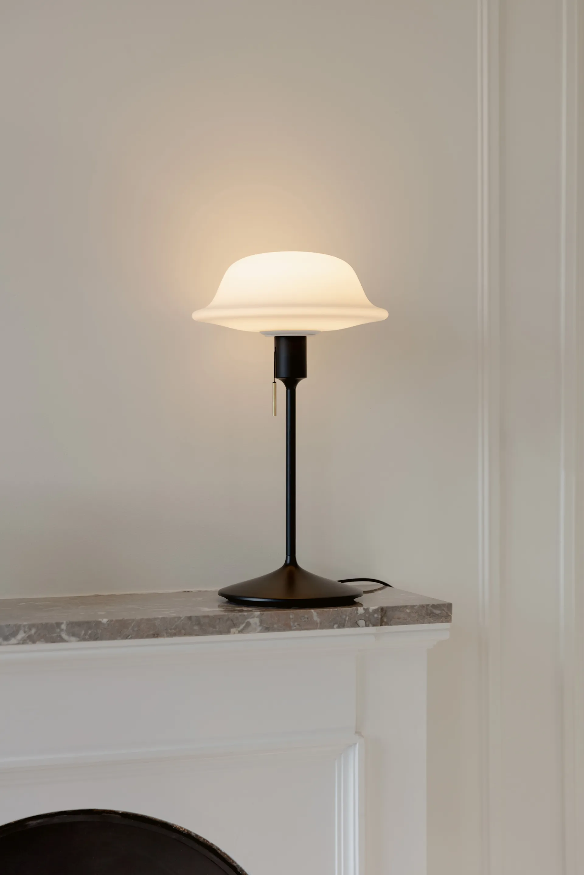 Butler Tischlampe, Weiß-Schwarz Umage