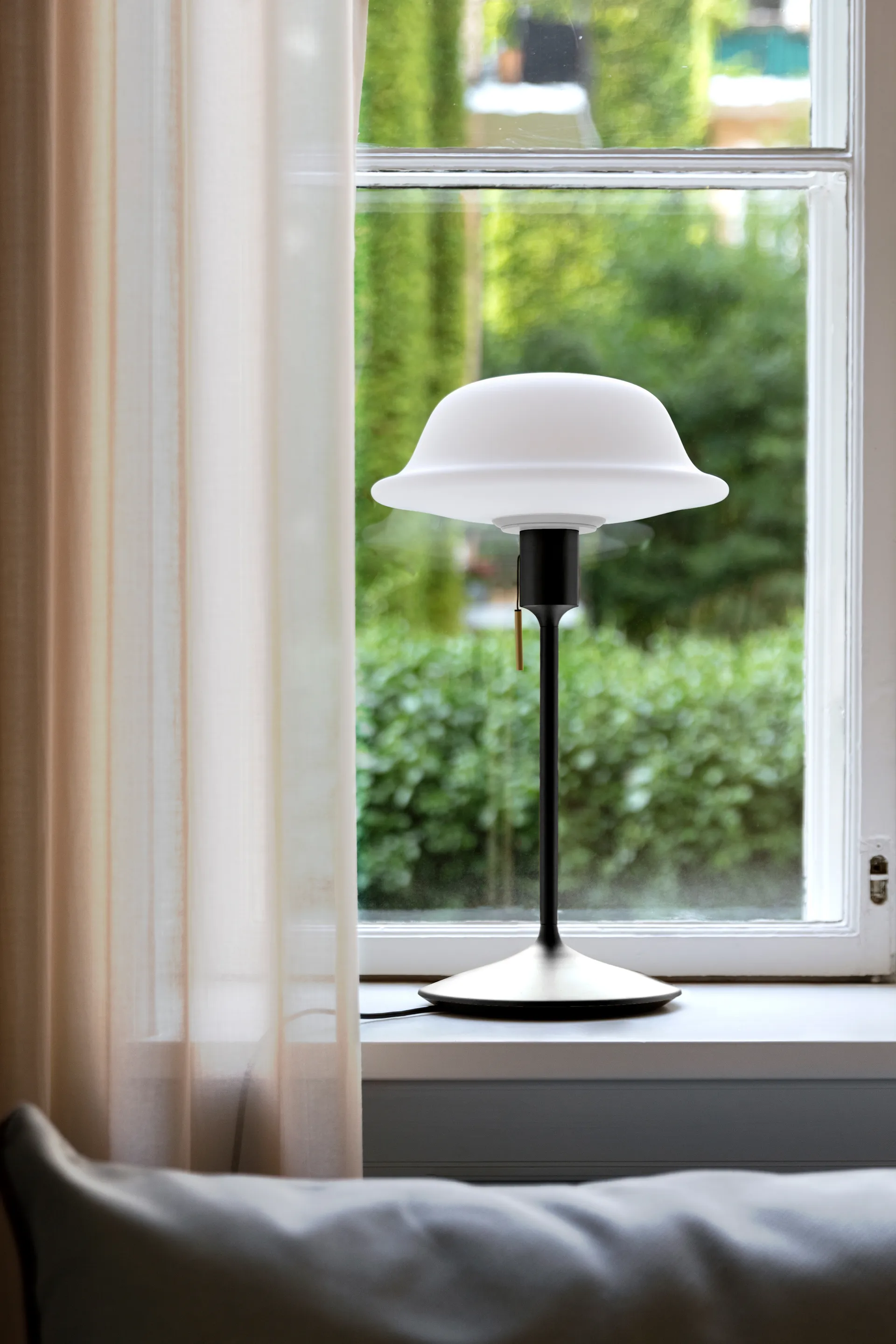 Butler Tischlampe, Weiß-Schwarz Umage
