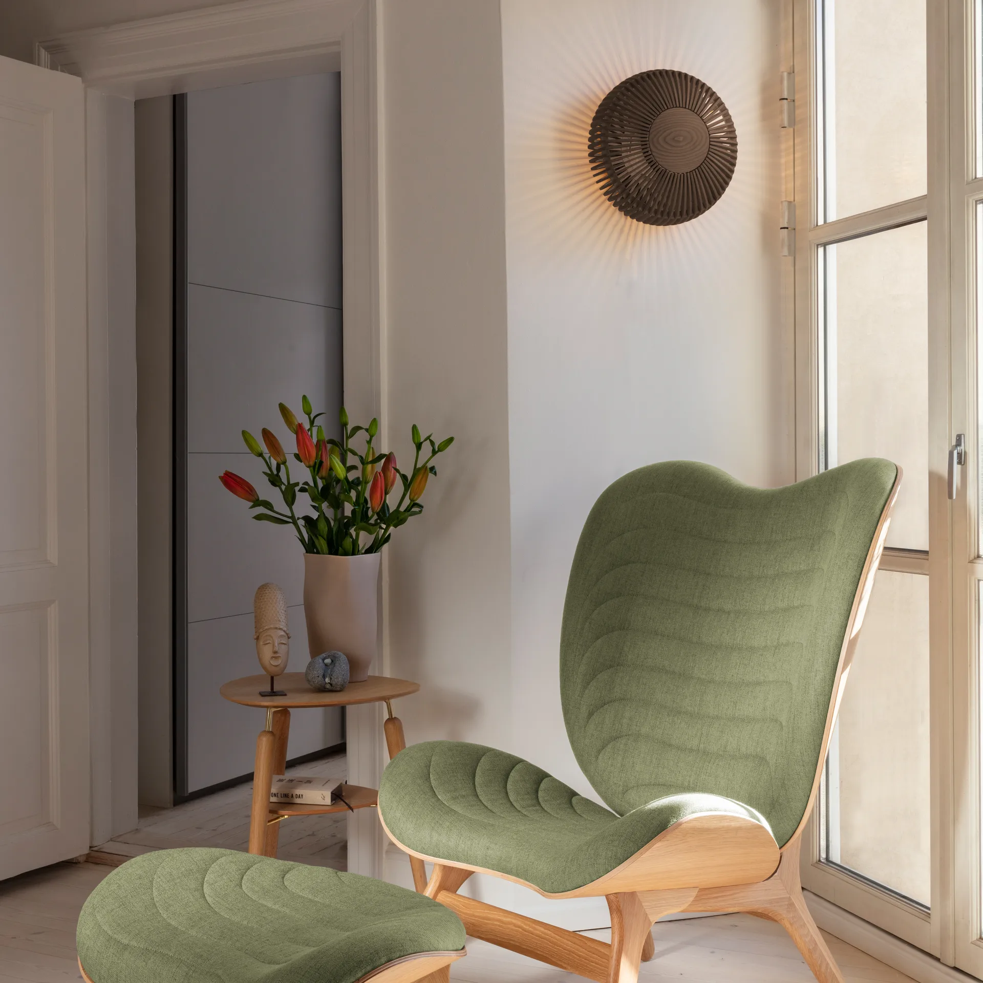 Clava Up Wandleuchte medium, Dunkle Eiche Umage