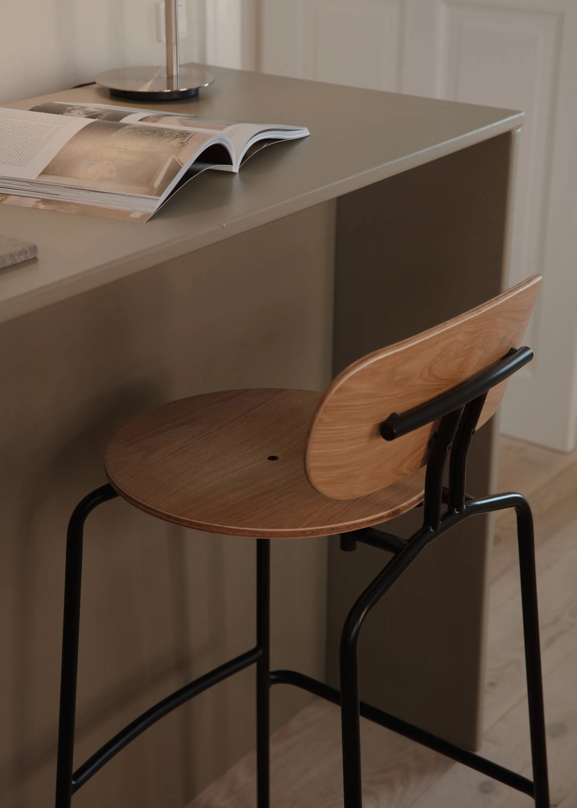 Curious Barhocker 75 cm, Oak-black Umage