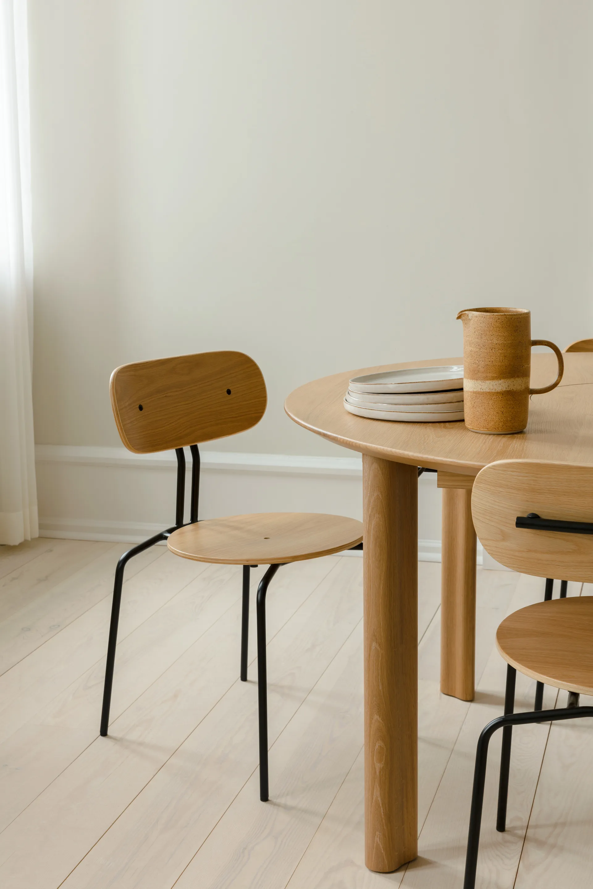 Curious Stuhl, Oak-black legs Umage