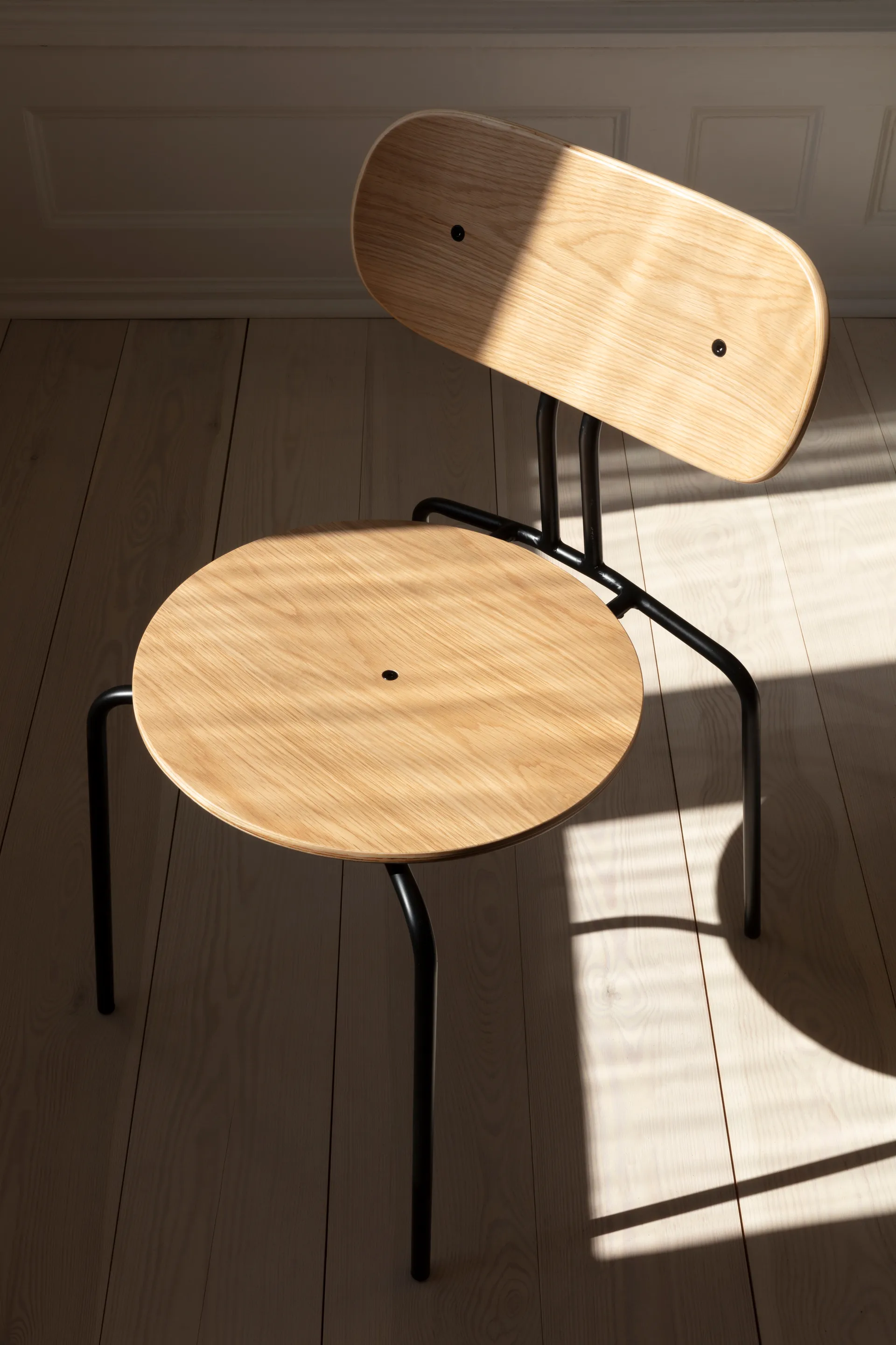Curious Stuhl, Oak-black legs Umage