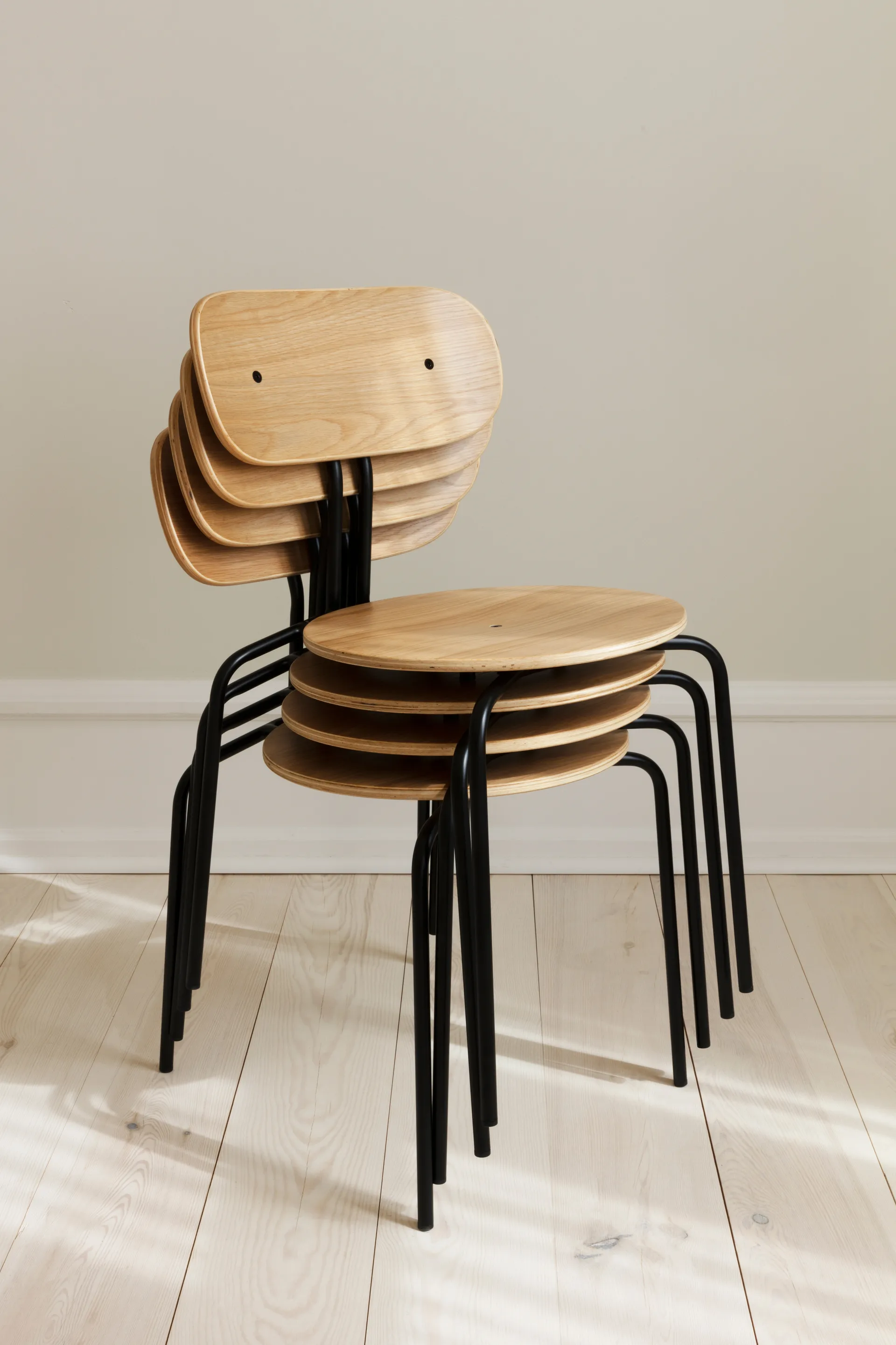 Curious Stuhl, Oak-black legs Umage