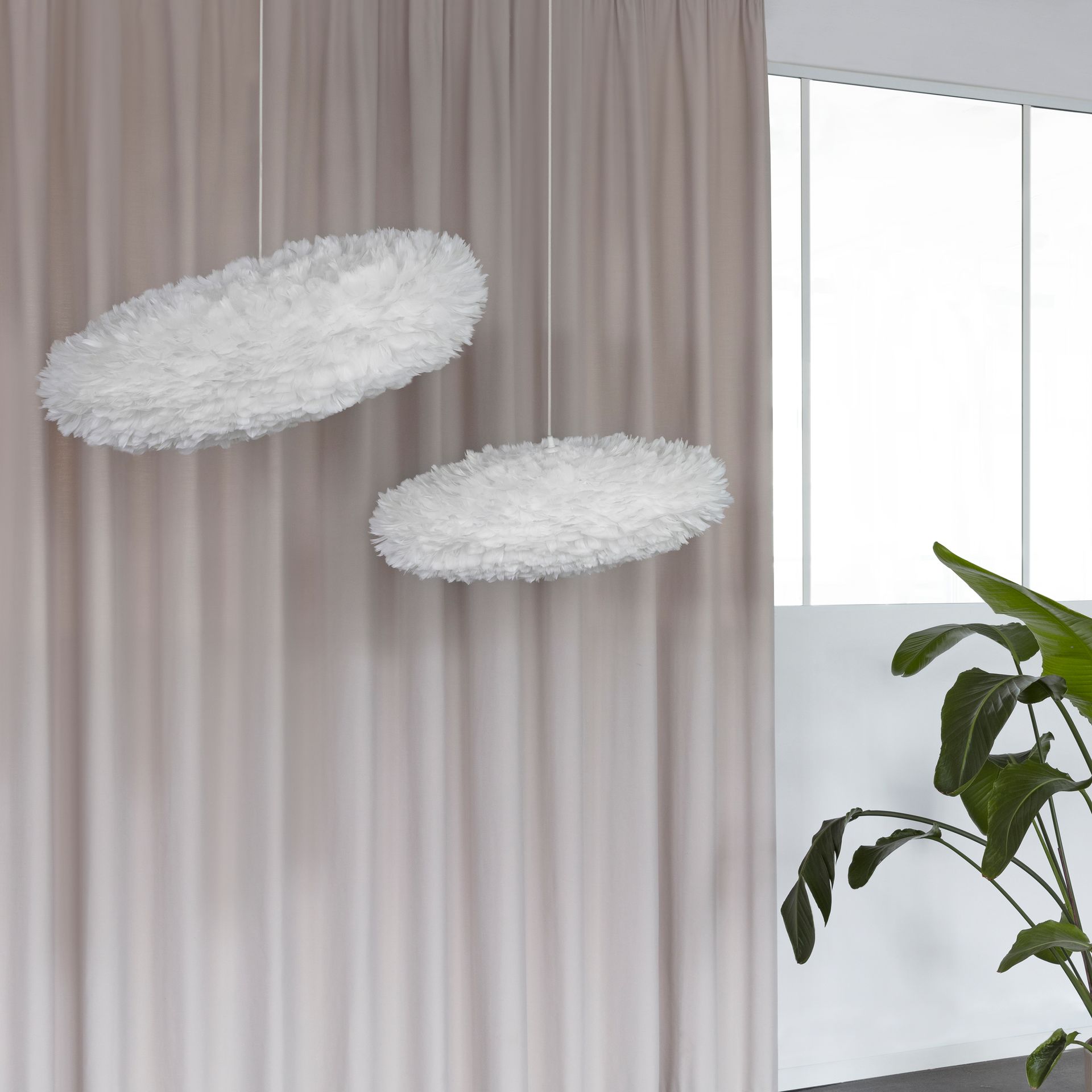 Eos Esther lamp - feather lamp by Umage