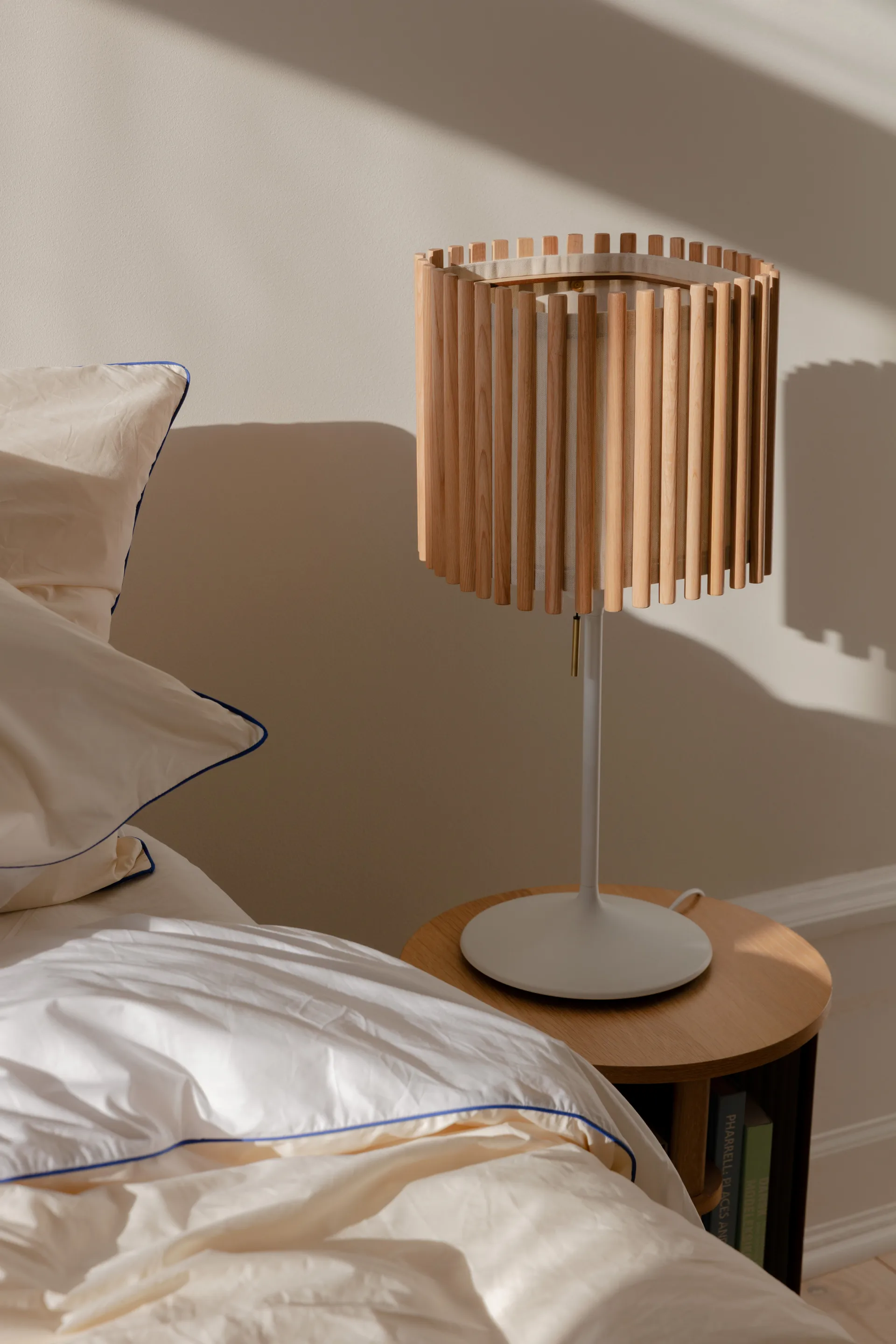 Komorebi Tischleuchte medium, Square oak-Weiß Umage