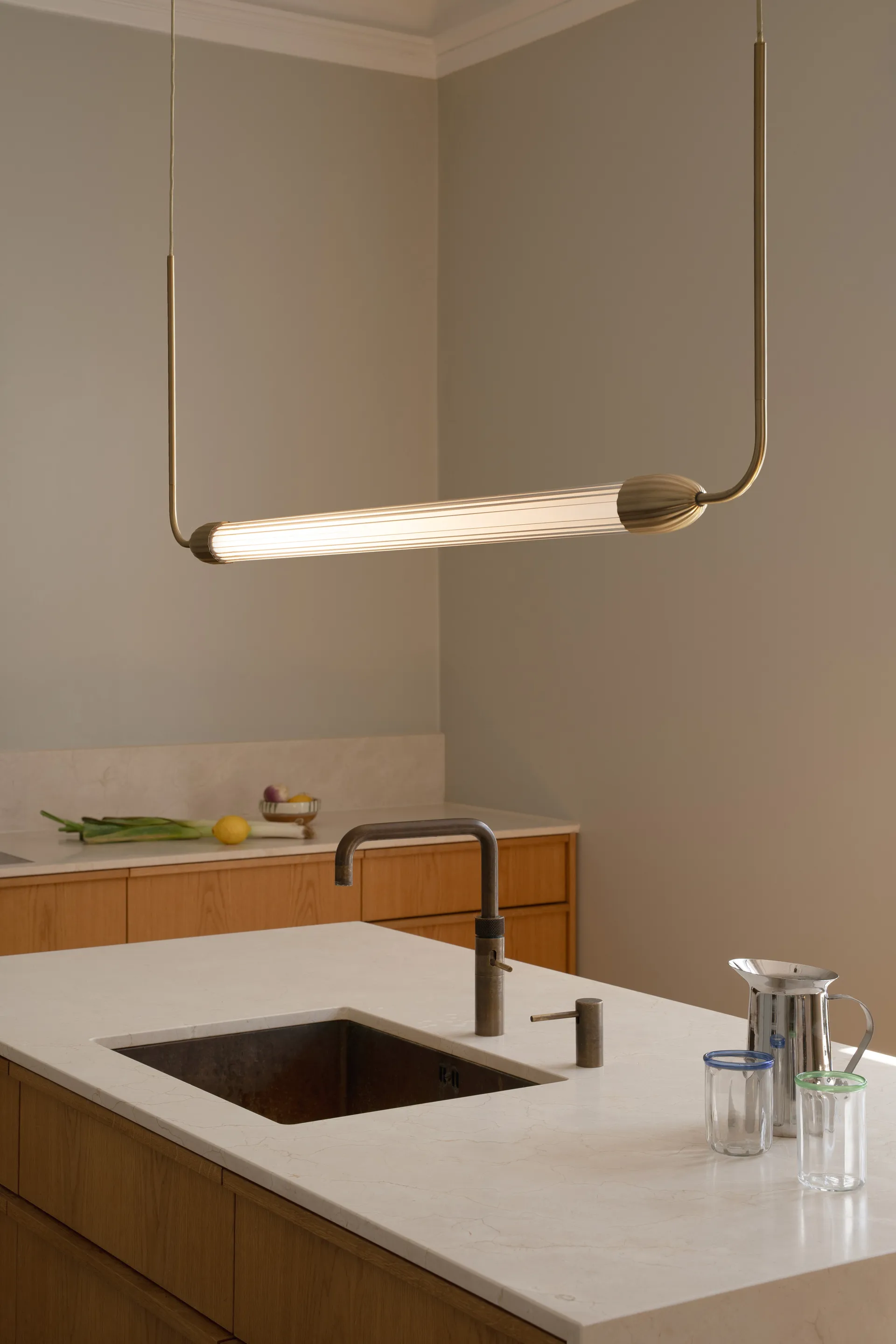 Lemon Squeeze Linear Pendelleuchte, Brass Umage