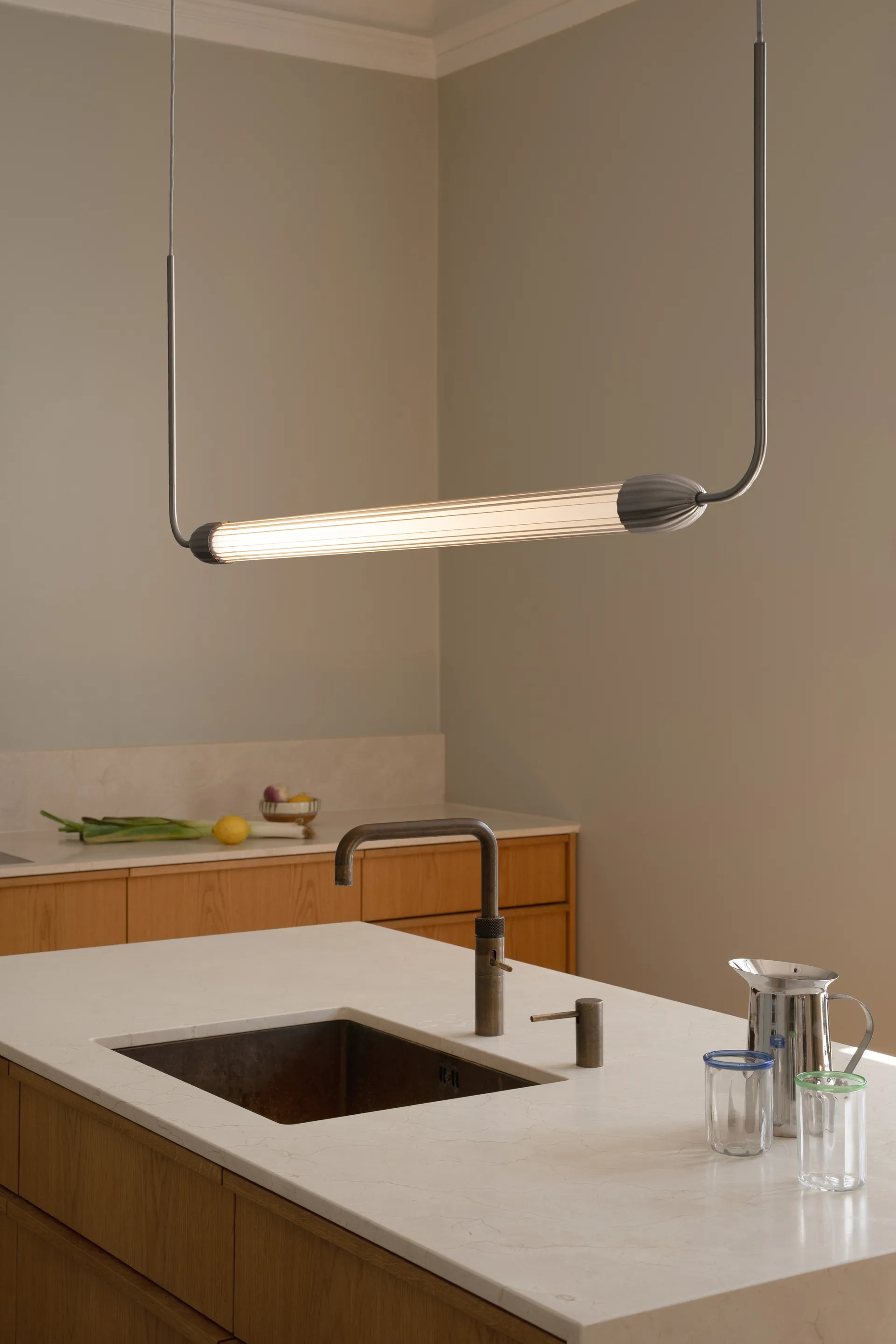 Lemon Squeeze Linear Pendelleuchte, Polish steel Umage