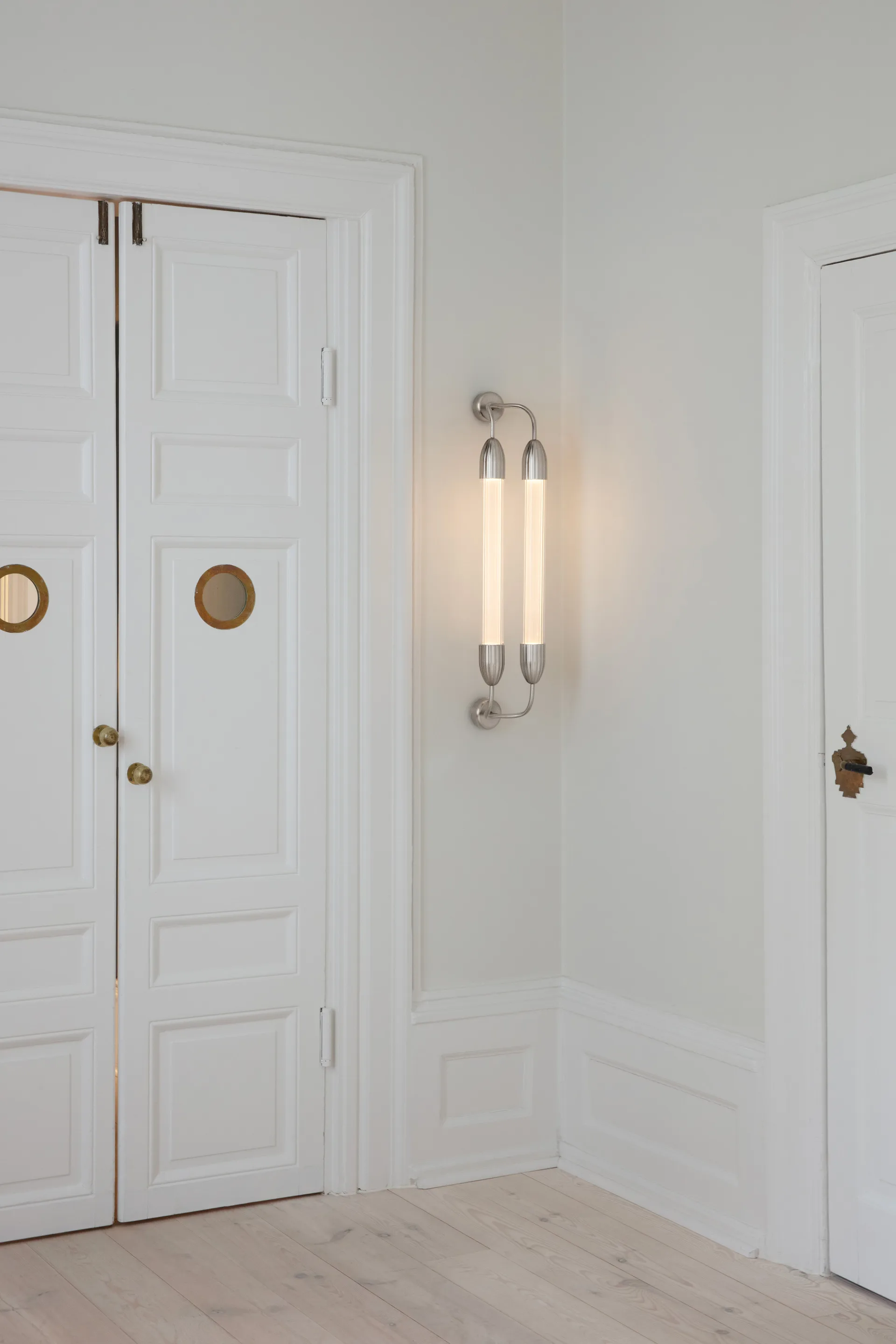 Lemon Squeeze Wall kurze Wandleuchte, Double polished steel Umage