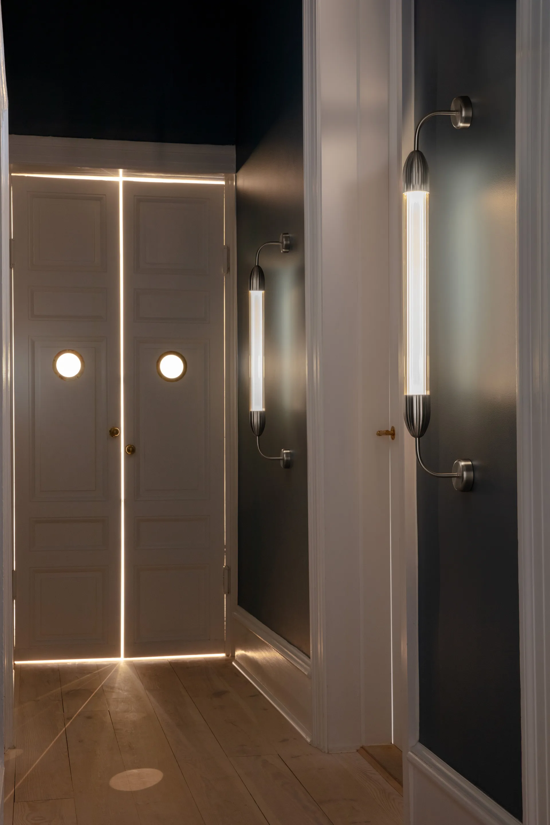 Lemon Squeeze Wall lange Wandleuchte, Single polished steel Umage