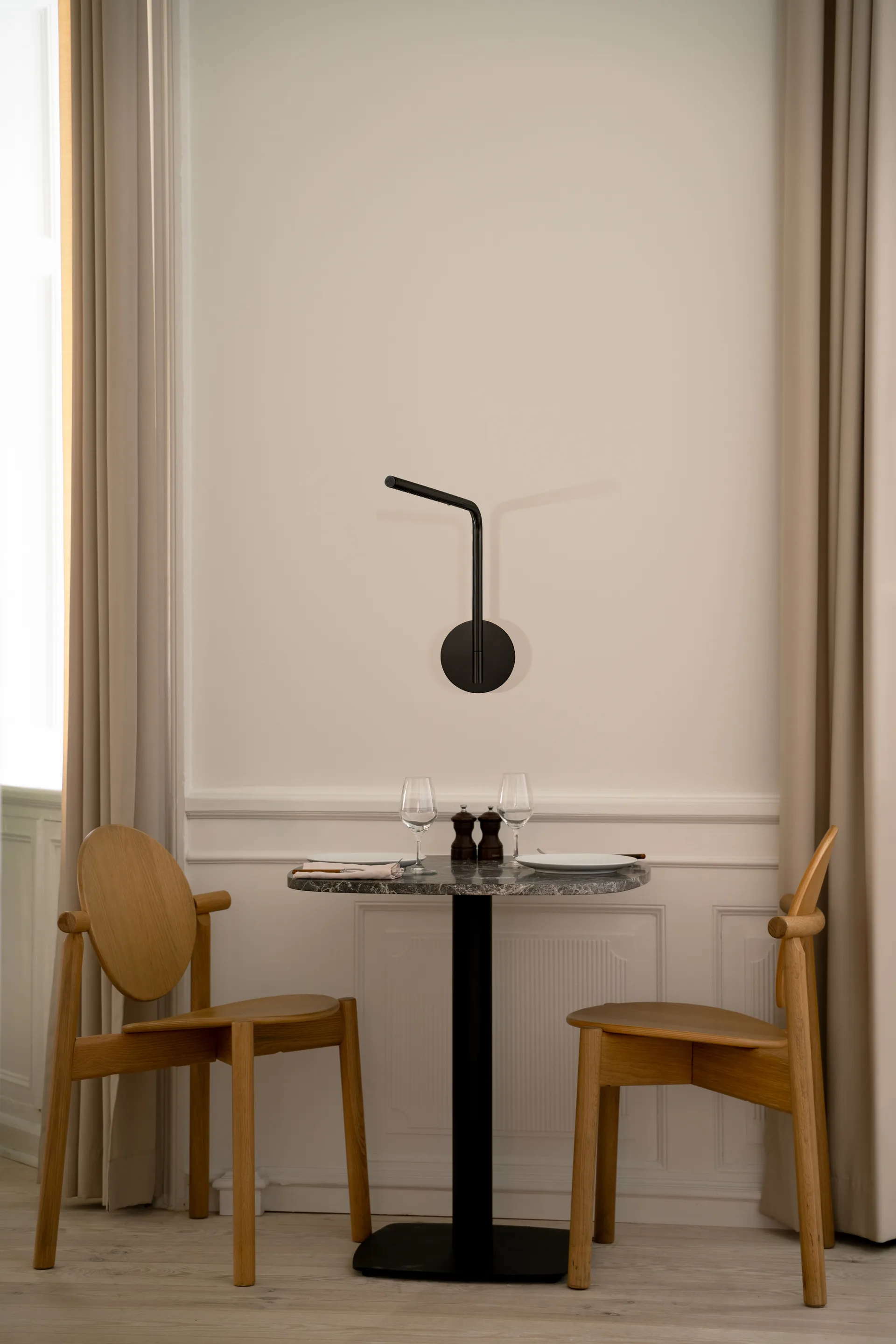 Omni Pivot Wandleuchte, Black Umage