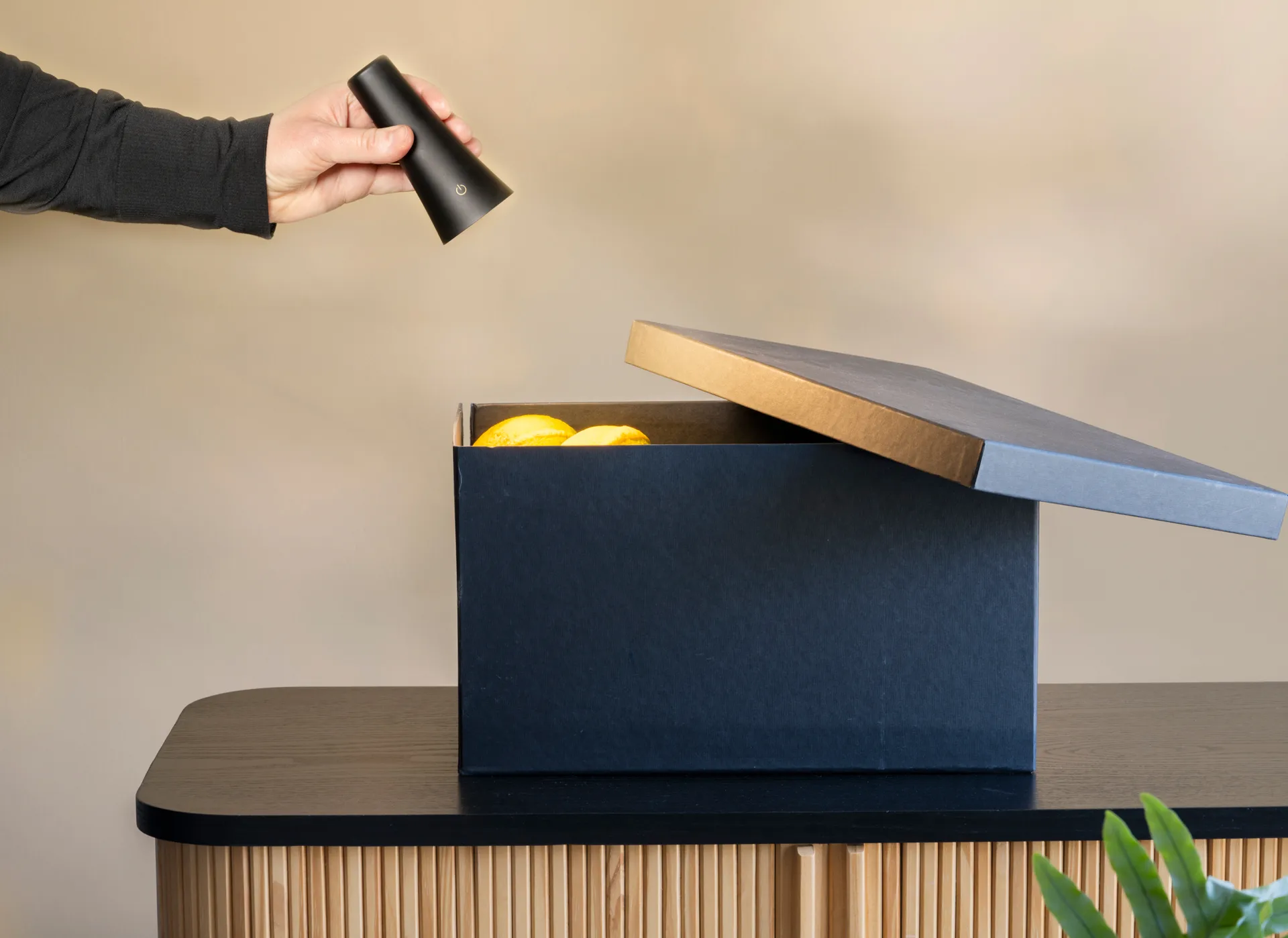 No Cable wiederaufladbare Schreibtischleuchte, Schwarz, Ø11,7x34,8 cm Unison