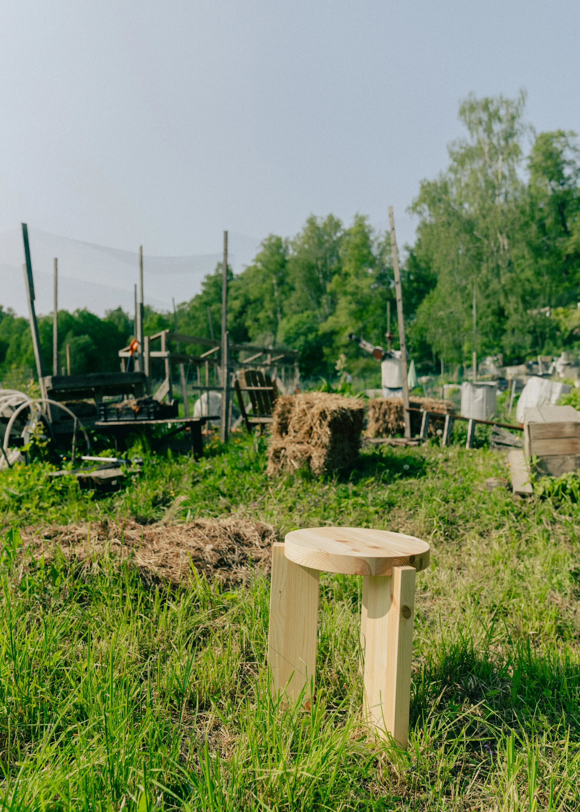 001 Stool Hocker, Matt geöltes Kiefernholz, Ø40x44 cm Vaarnii