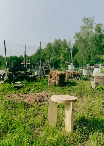001 Stool Hocker - Matt geöltes Kiefernholz, Ø40x44 cm - Vaarnii