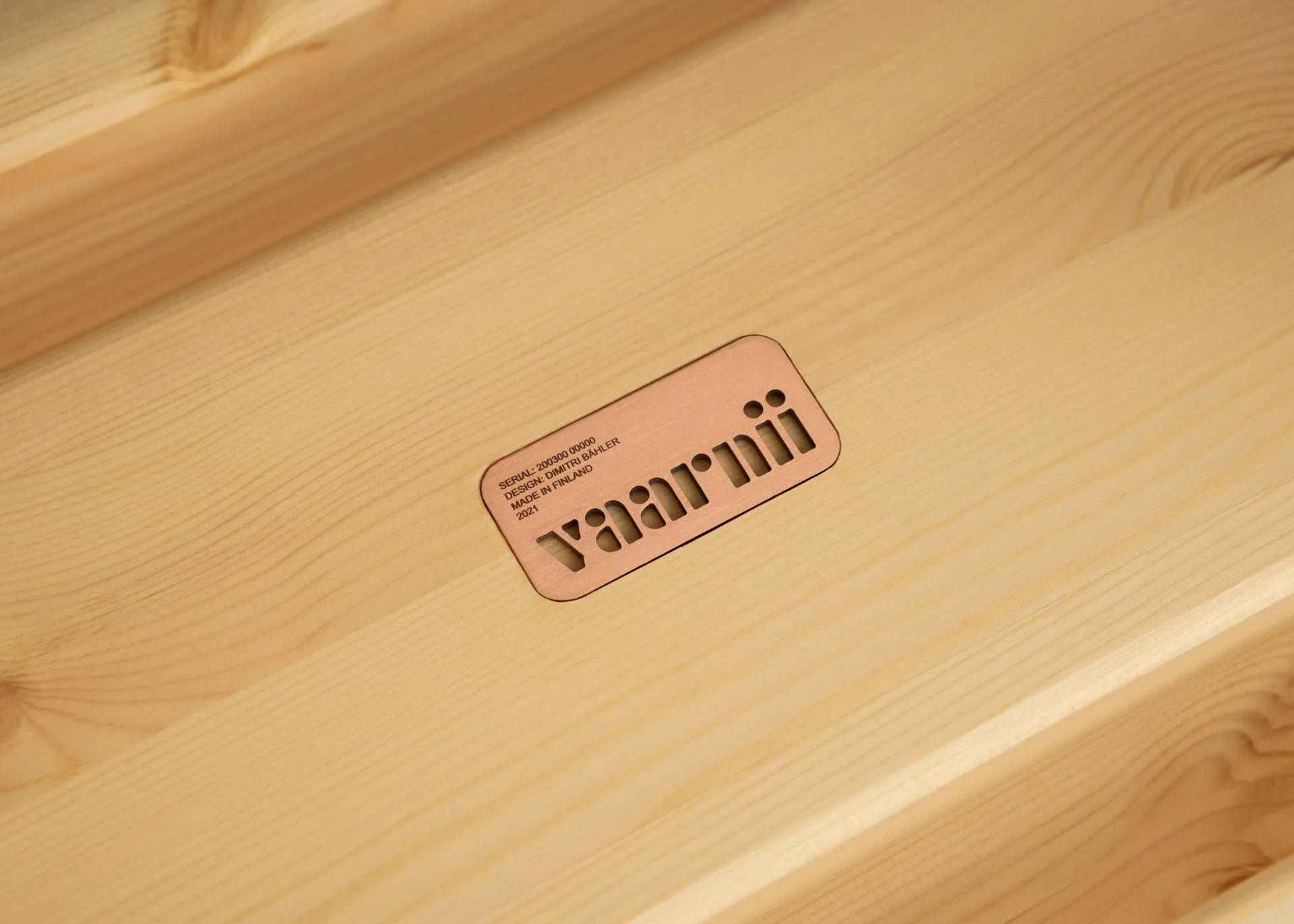 002 Ast Stool Hocker, Matt geölwachtete Kiefer, 55x26x45 cm Vaarnii