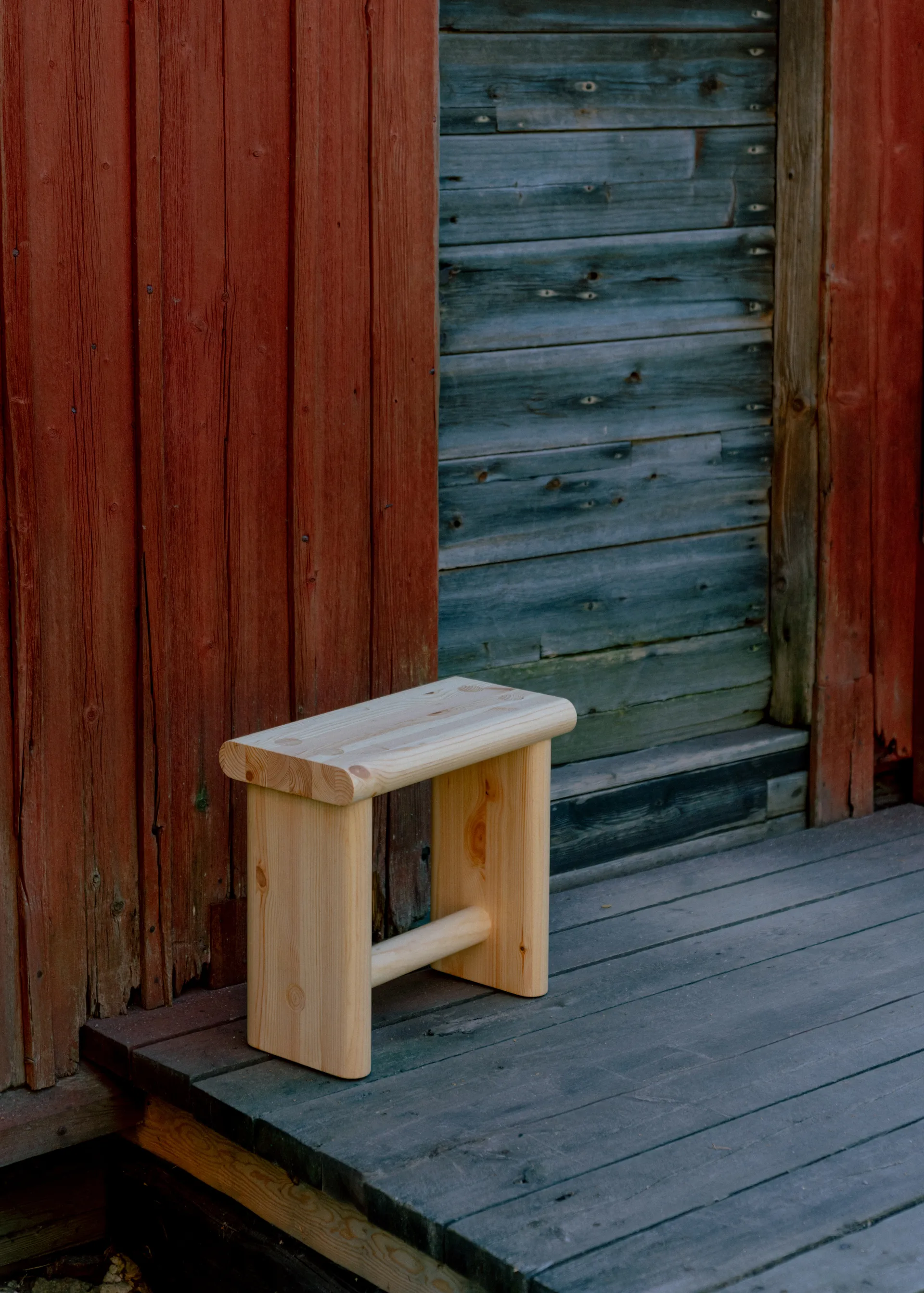 002 Ast Stool Hocker, Matt geölwachtete Kiefer, 55x26x45 cm Vaarnii