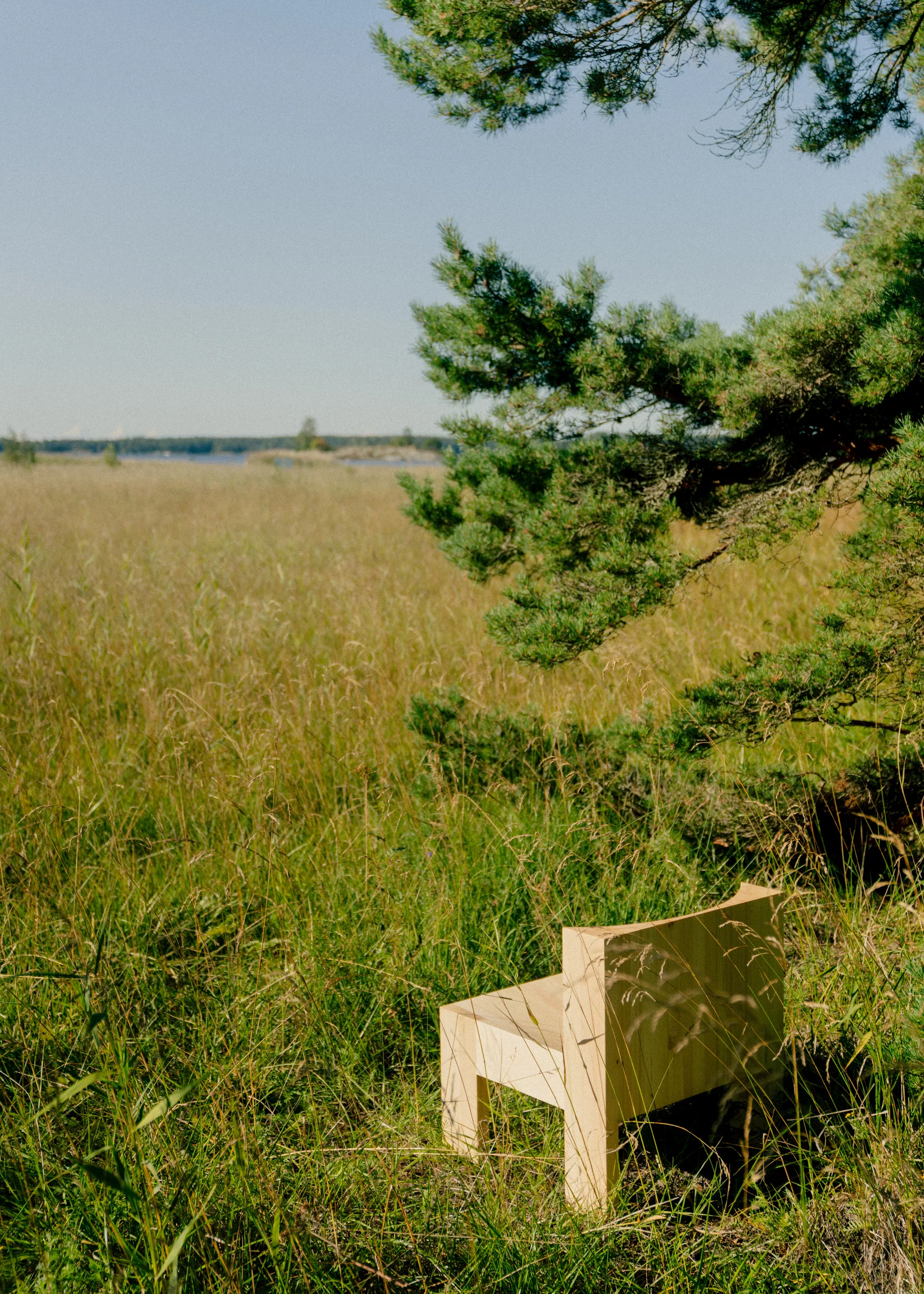 005 Lounge Chair Loungesessel, Matt geöltes Wachs-Kiefernholz Vaarnii
