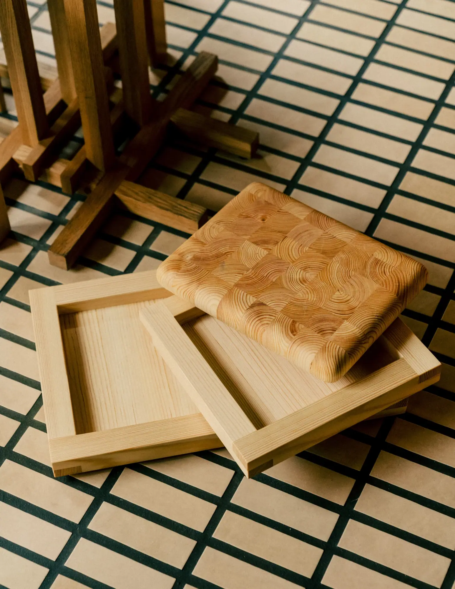 009 Tray Tablett, Ölgewachste Kiefer, 33x33x6 cm Vaarnii