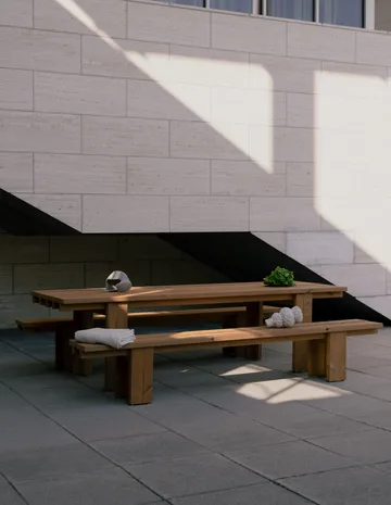 013 Osa Outdoor Bench Bank - Wärmebehandeltes Kiefernholz, 270x37x49 cm - Vaarnii