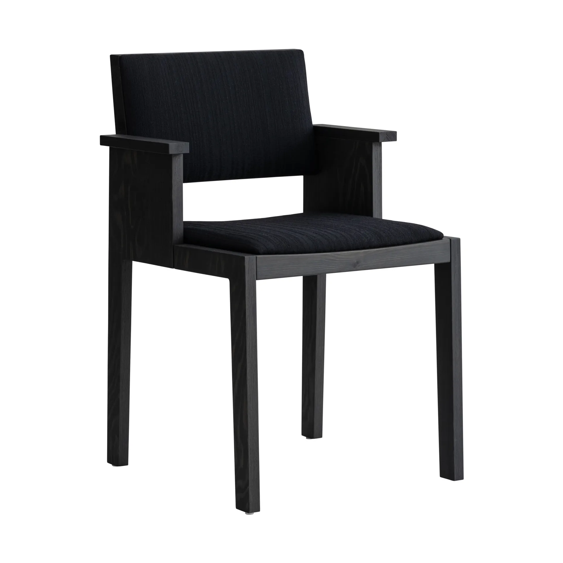 016 Maasto Dining Armchair Armlehnstuhl, Schwarz gebeizte Kiefer, Vorderseite mit schwarzem Bezug Vaarnii