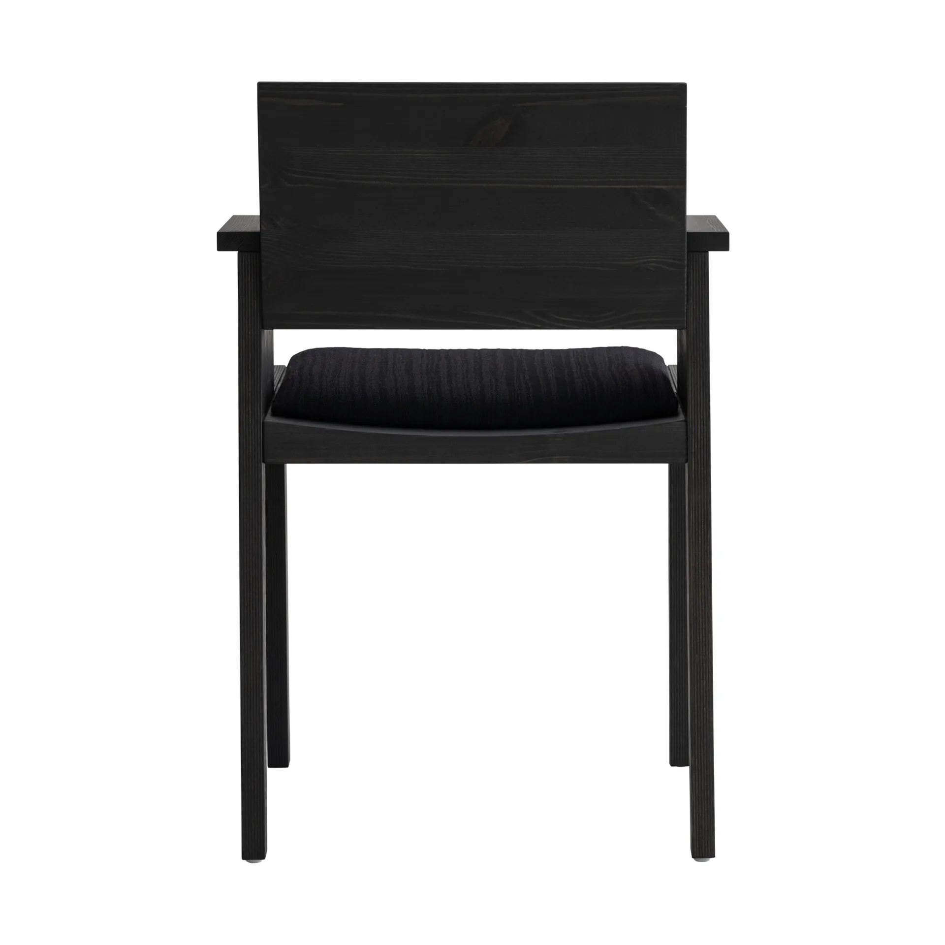 016 Maasto Dining Armchair Armlehnstuhl, Schwarz gebeizte Kiefer, Vorderseite mit schwarzem Bezug Vaarnii