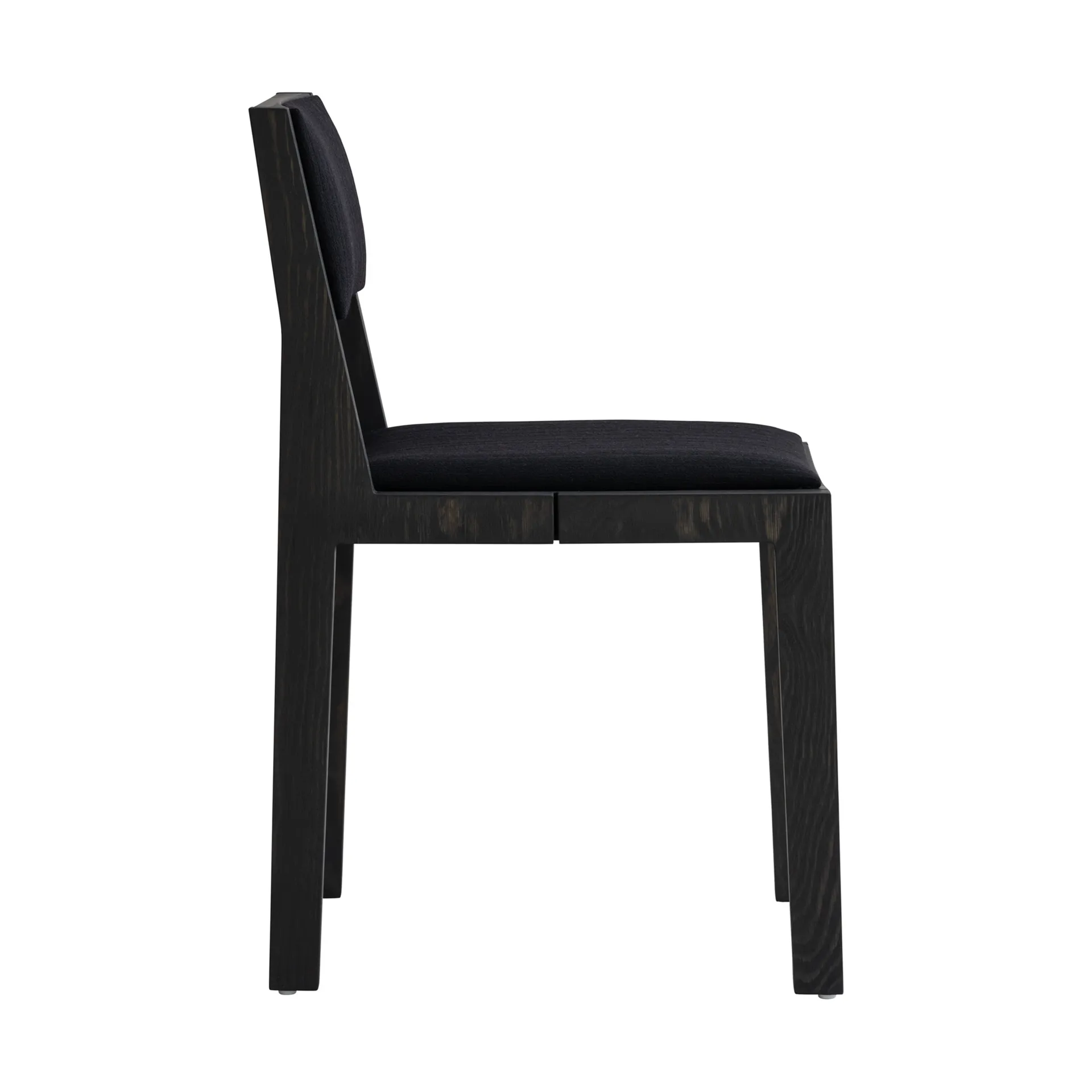 016 Maasto Dining Chair Stuhl, Schwarz gebeizte Kiefer, Vorderseite mit schwarzem Bezug Vaarnii