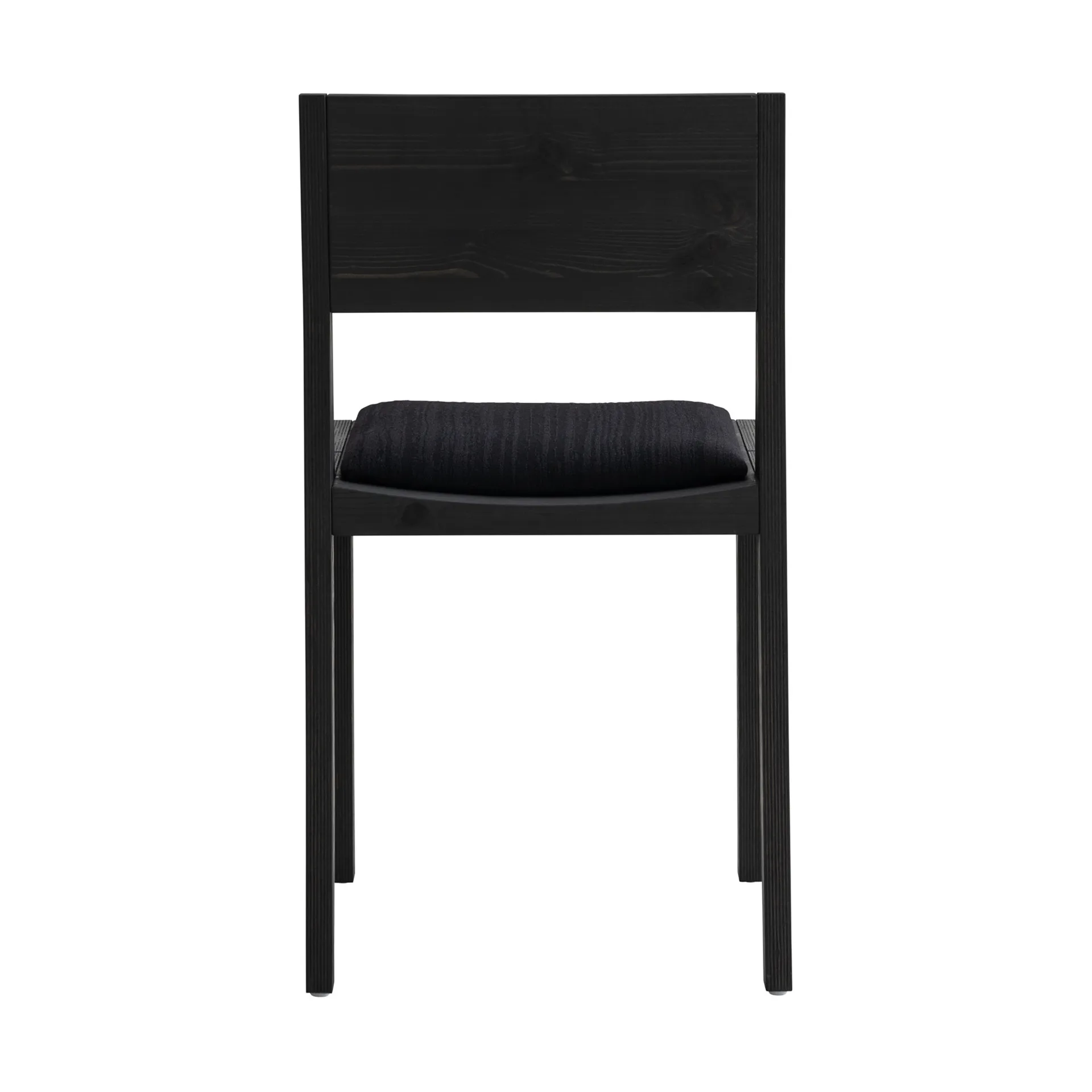 016 Maasto Dining Chair Stuhl, Schwarz gebeizte Kiefer, Vorderseite mit schwarzem Bezug Vaarnii