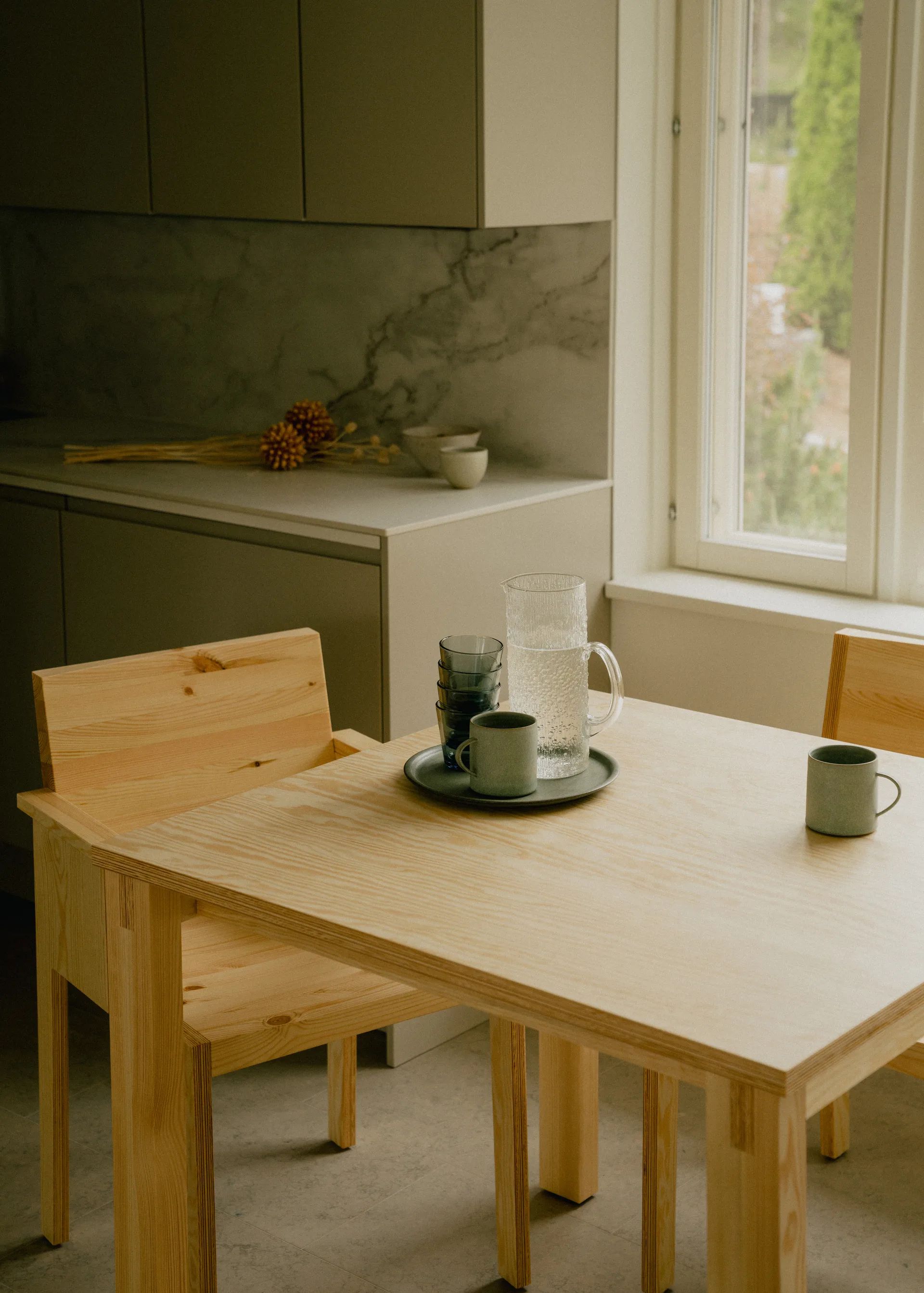 016 Maasto Table Tisch, Matt geöltes Wachs-Kiefernholz, 120x120x75 cm Vaarnii