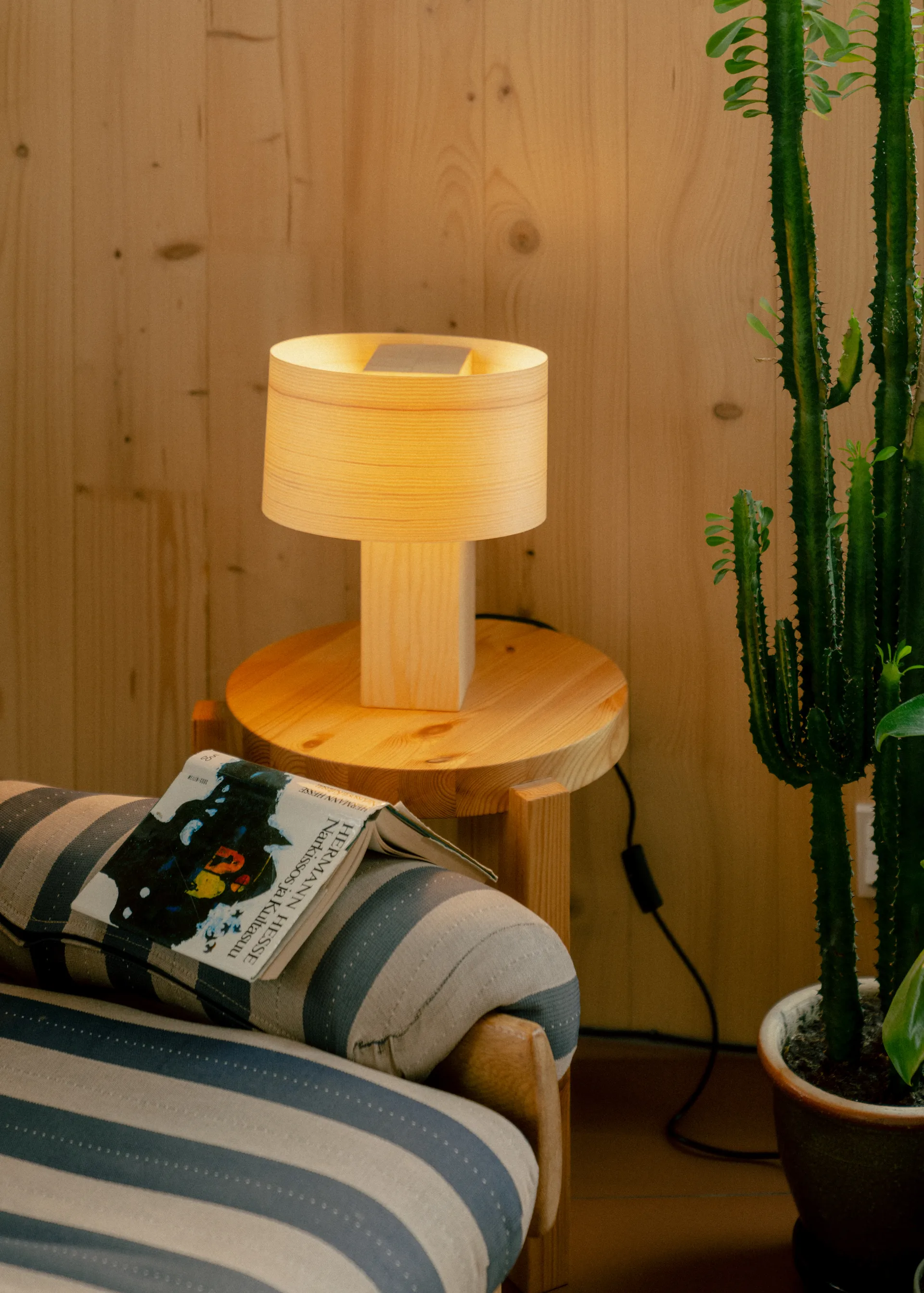 018 Hoop Table Lamp Tischleuchte, Matt geöltes Wachs-Kiefernholz, 23 cm Vaarnii