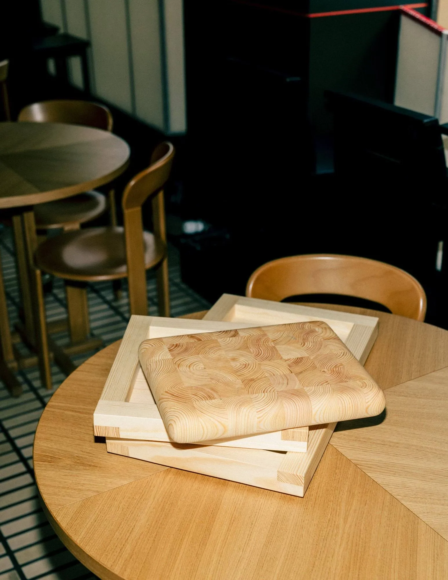 019 Syy Chopping Board Schneidebrett, Paraffinölbehandelt Kiefer, Medium 26x35x5 cm Vaarnii