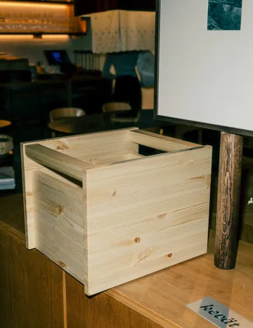 020 Koppa Crate Aufbewahrungsbox - Ölgewachste Kiefer, large 38x43x36 cm - Vaarnii