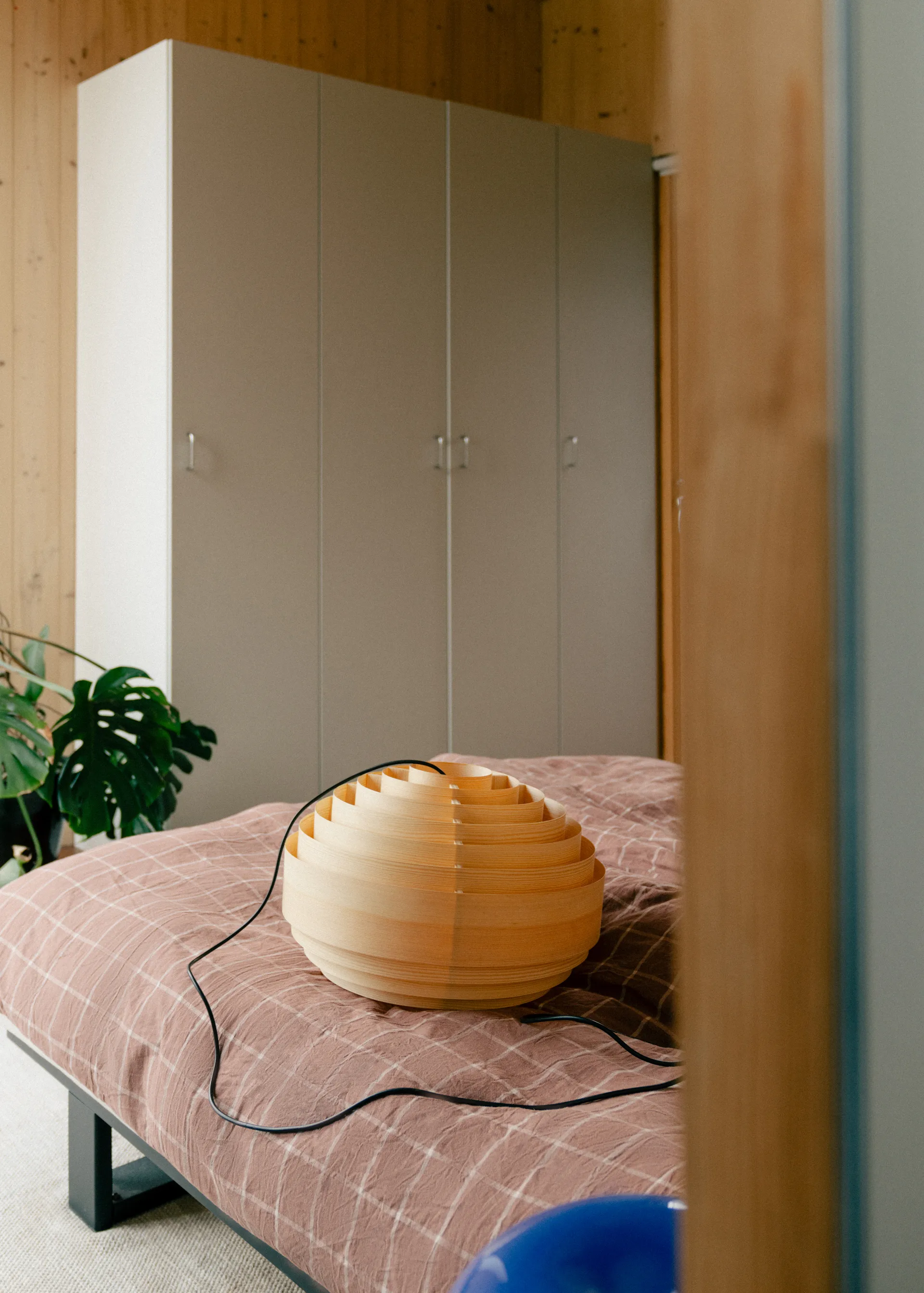 1002 Hans Pendant Pendelleuchte, Matt geölte Fichte, Ø46 cm Vaarnii