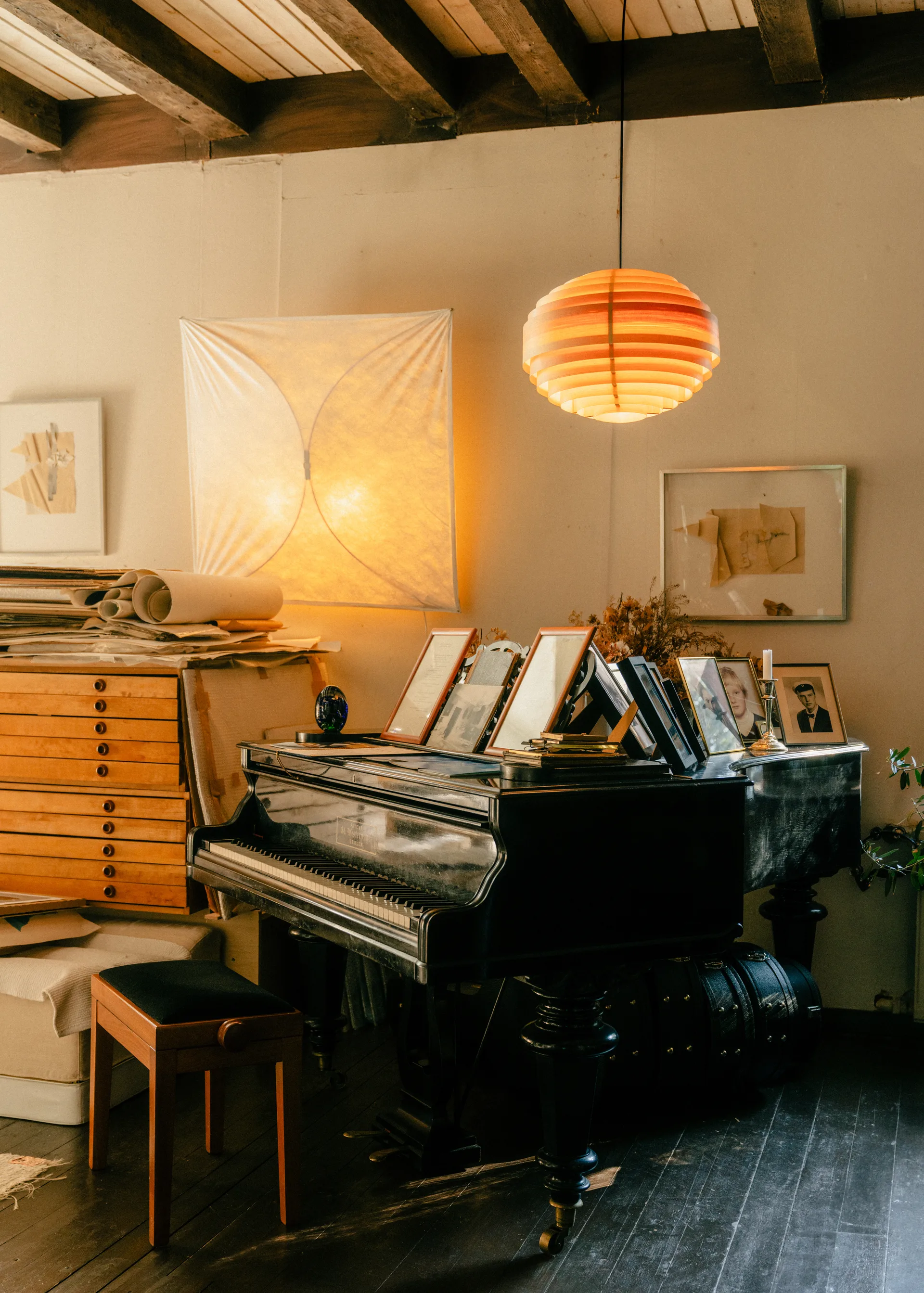 1002 Hans Pendant Pendelleuchte, Matt geölte Fichte, Ø46 cm Vaarnii