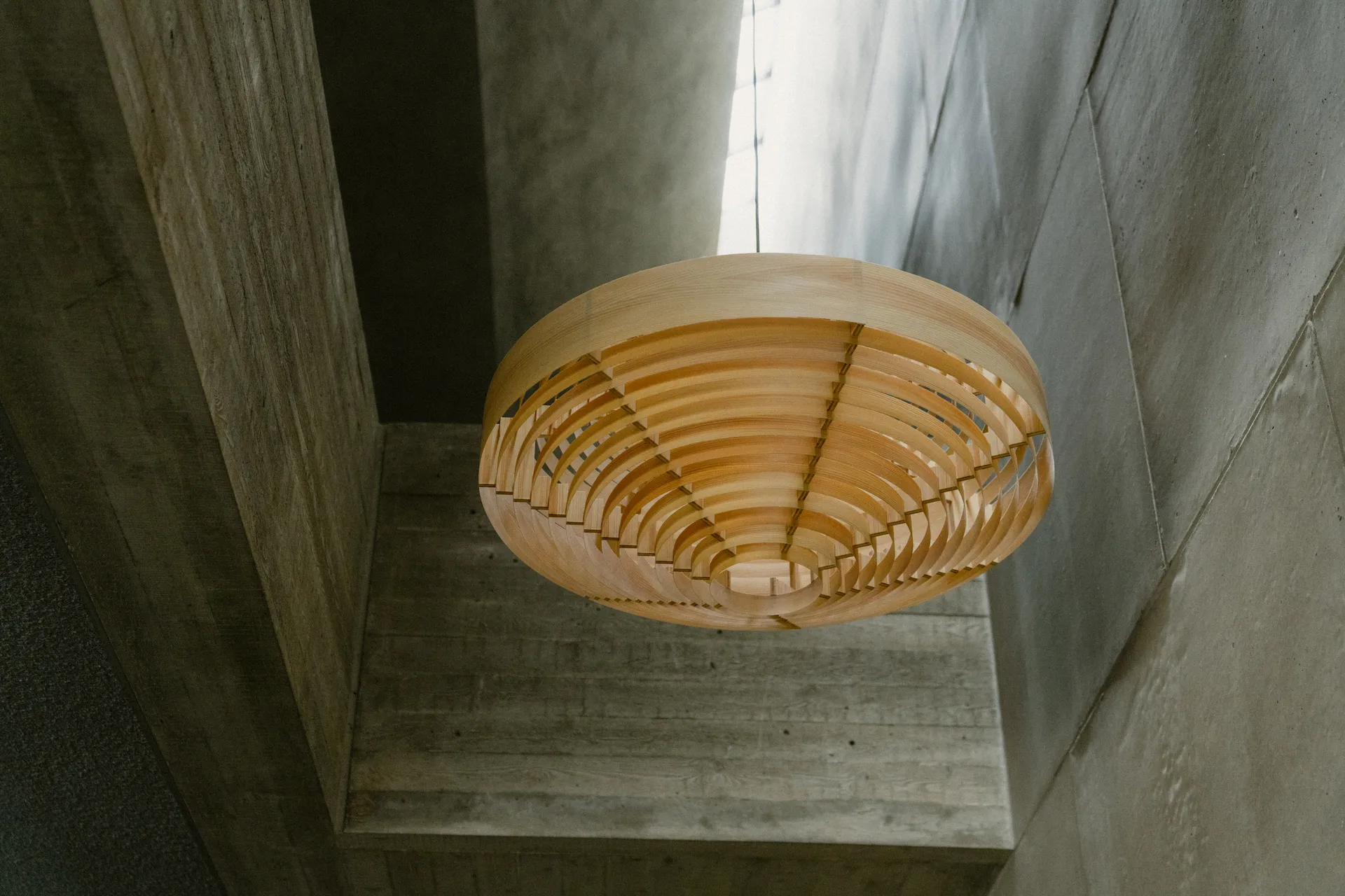 1003 Hans Pendant Pendelleuchte, Matt geöltes Wachs-Kiefernholz, XL Ø90 cm Vaarnii