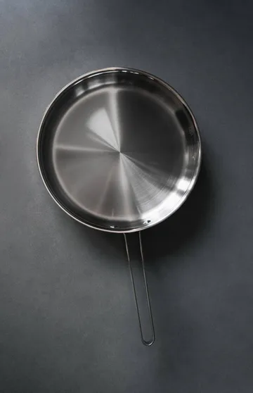 Kroma Modell M1K Traktorenpfanne - Polierter Stahl, Ø28 cm - Vargen & Thor
