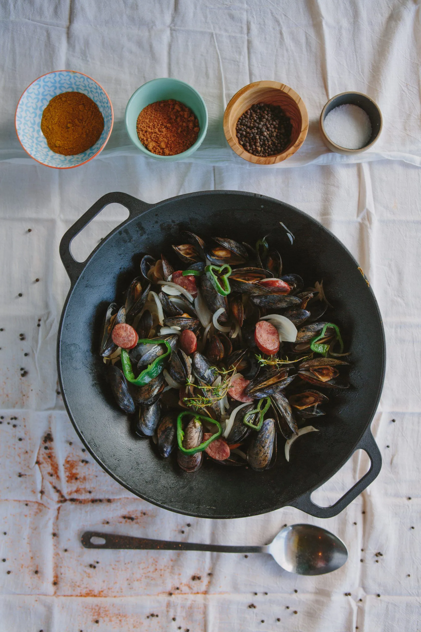 Gusseisen Wokpfanne 36 cm, Schwarz Victoria