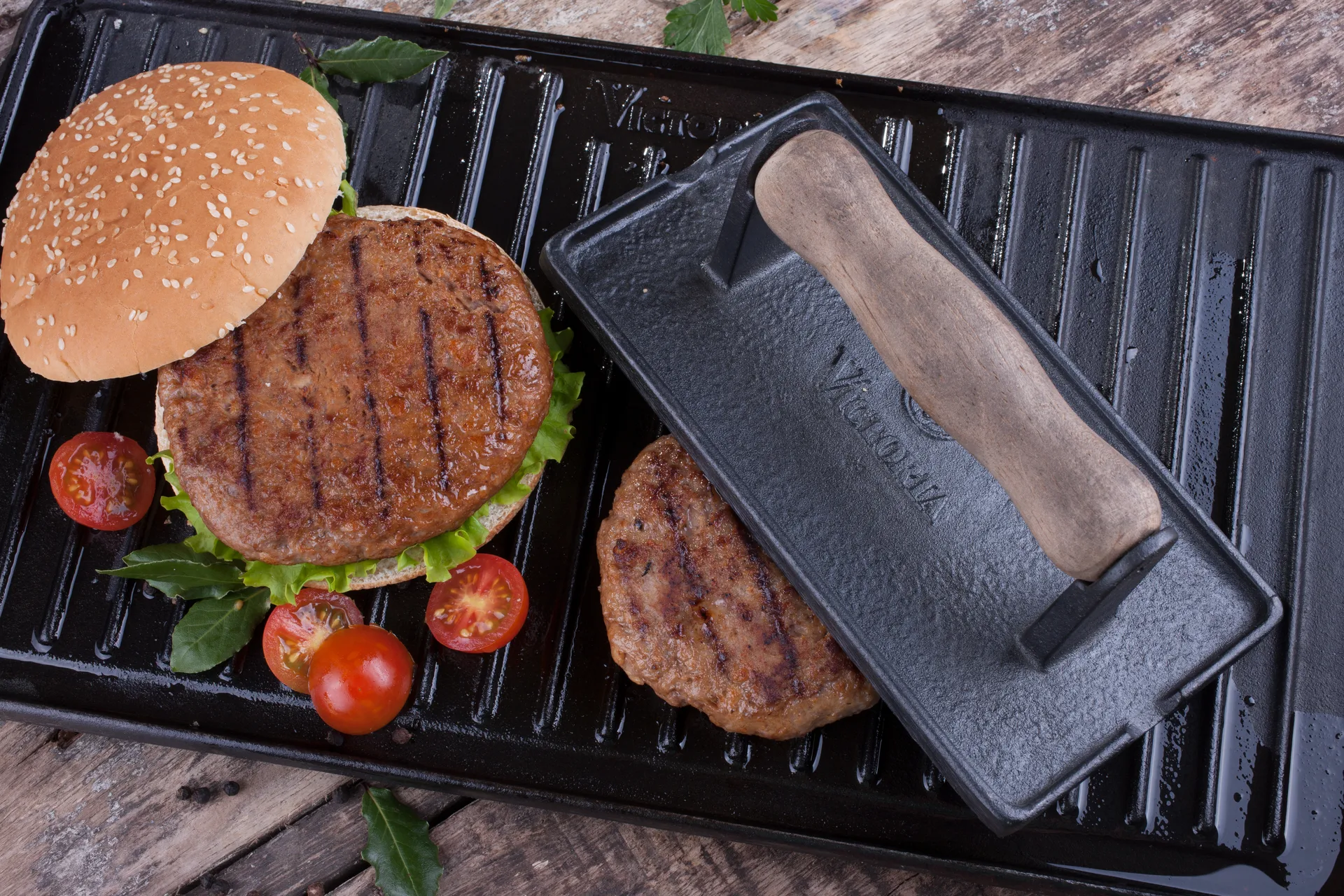 Speck- und Grillpresse Gusseisen mit Holzgriff, 21x11 cm Victoria