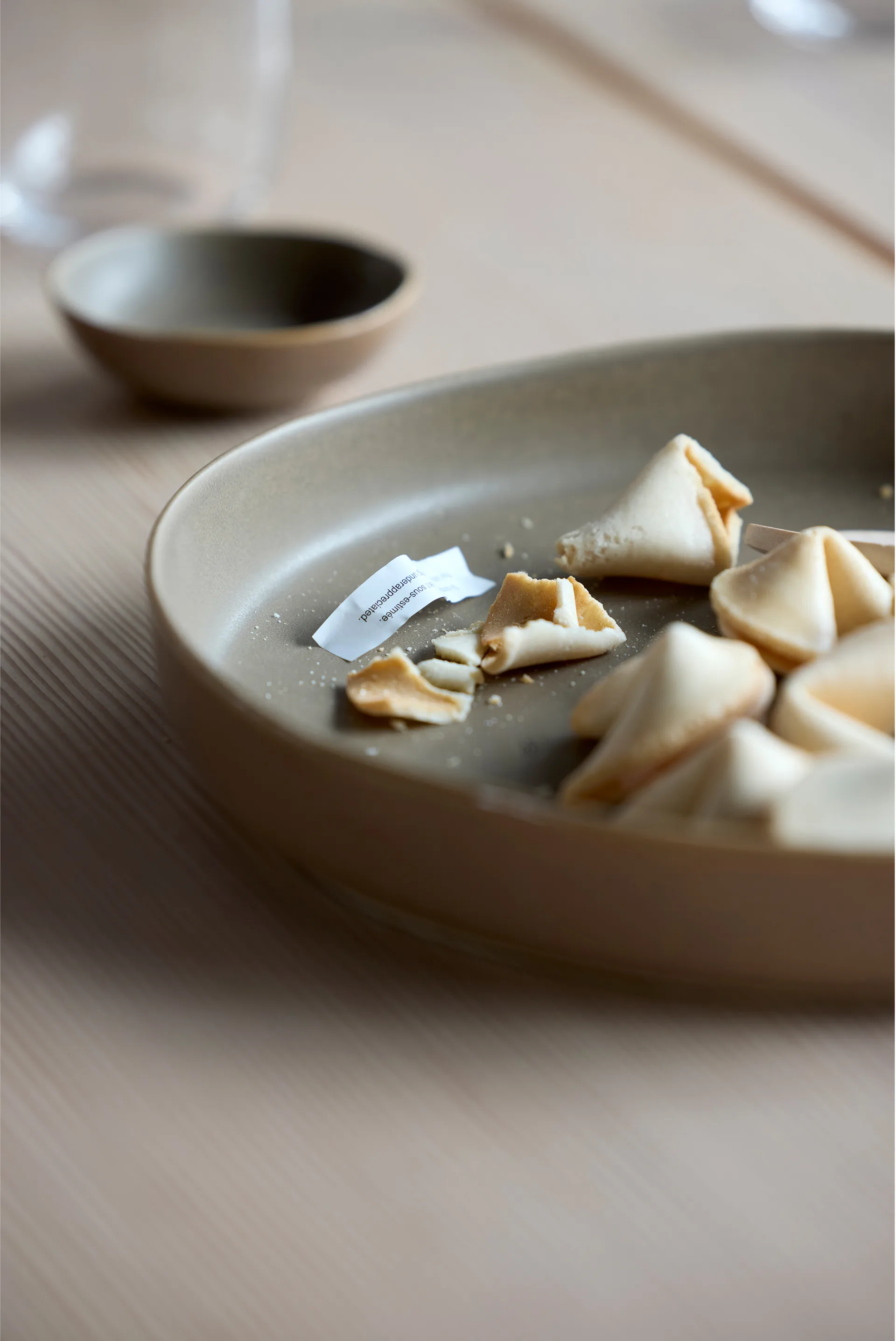 Shoku Servierteller Ø28 cm, Warm Brown Villa Collection